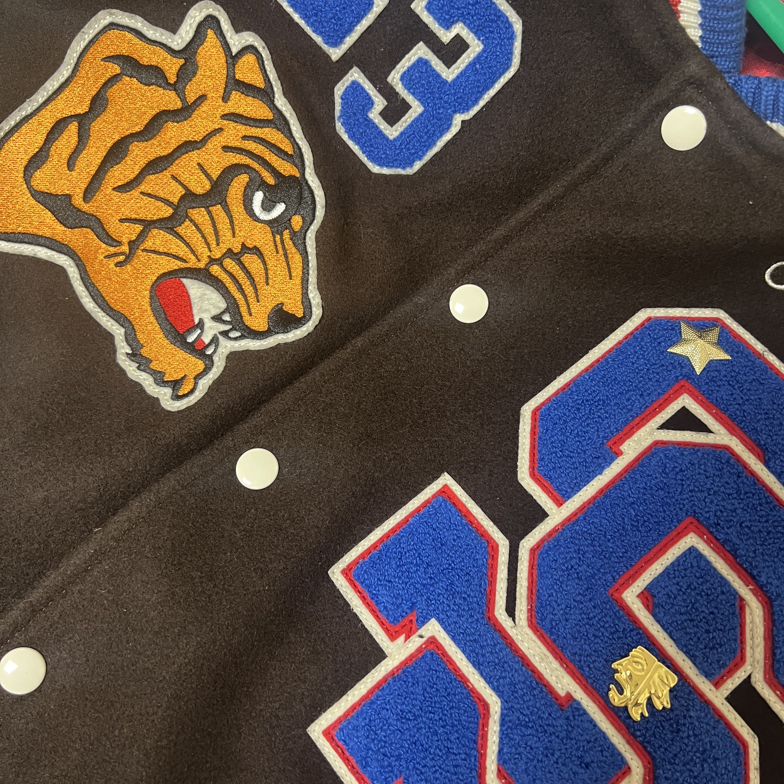 Supreme Tiger Varsity Jacket Brown - 23FW 착용 스타일 - 3