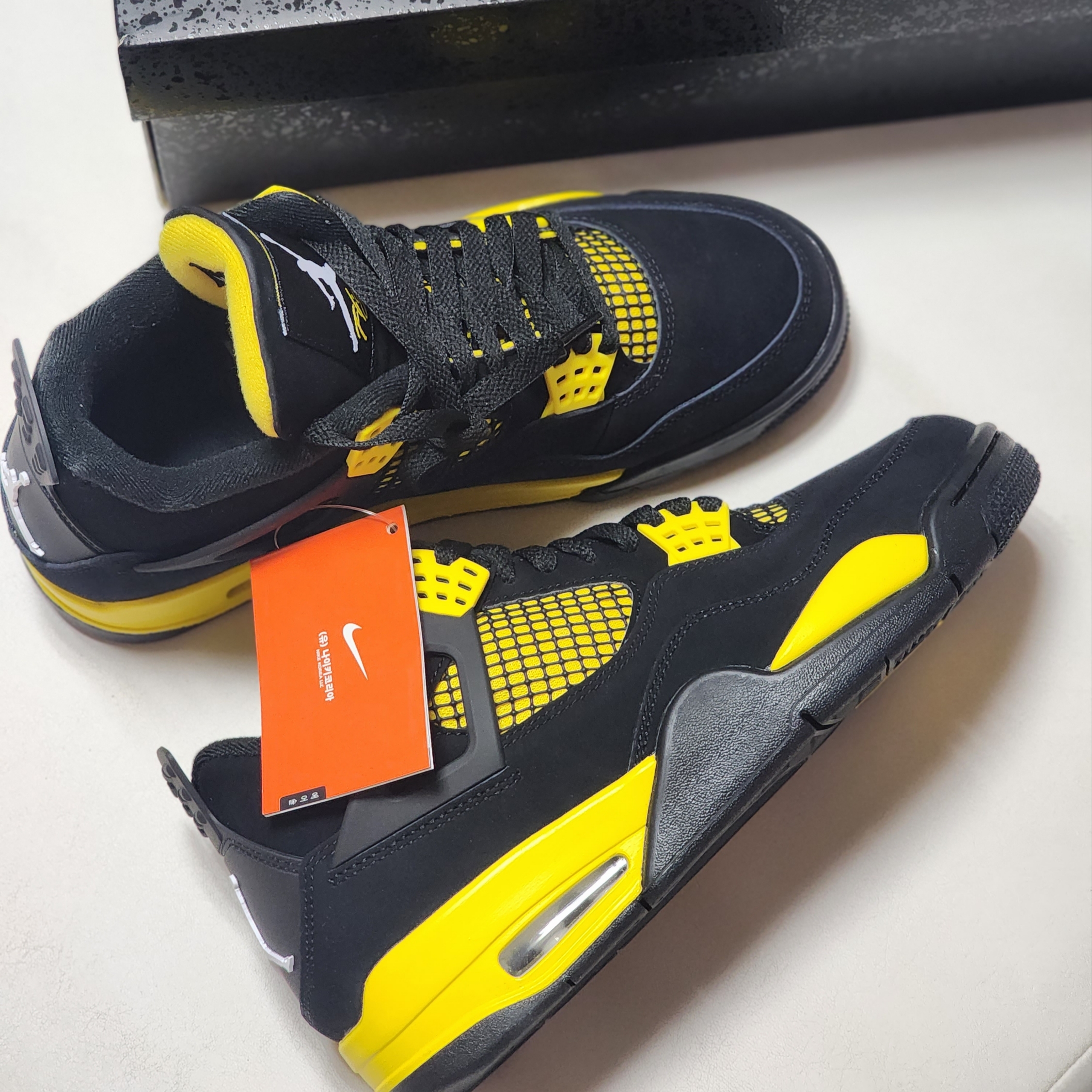 Jordan 4 Retro Thunder 2023 착용 스타일 - 5