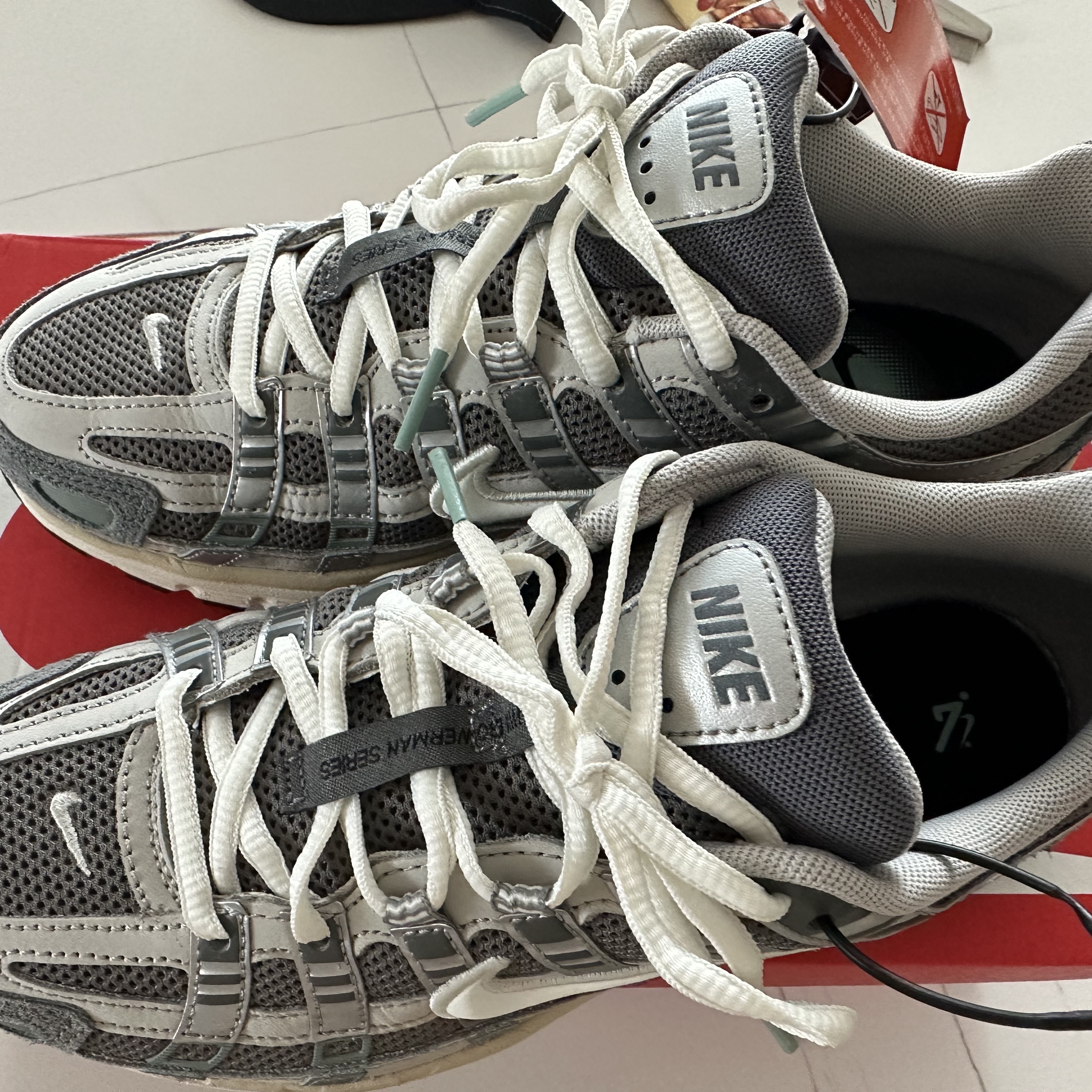 Nike P-6000 Flat Pewter Light Iron Ore 착용 스타일