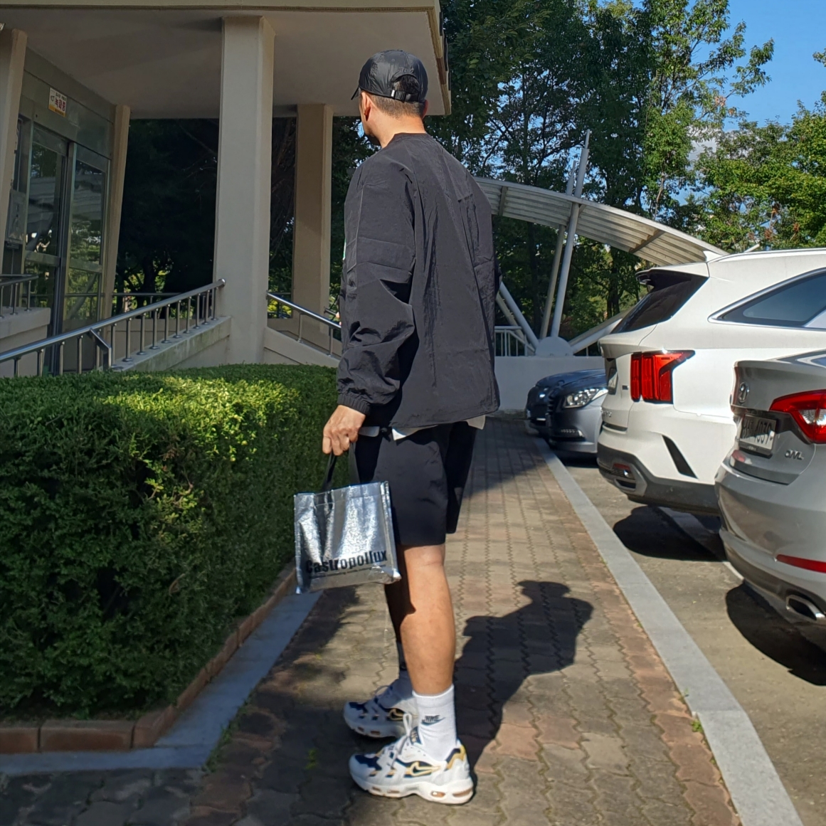 Nike Air Max 96 II Midnight Navy, Nike ACG Trail Cap Black 착용 스타일 - 2