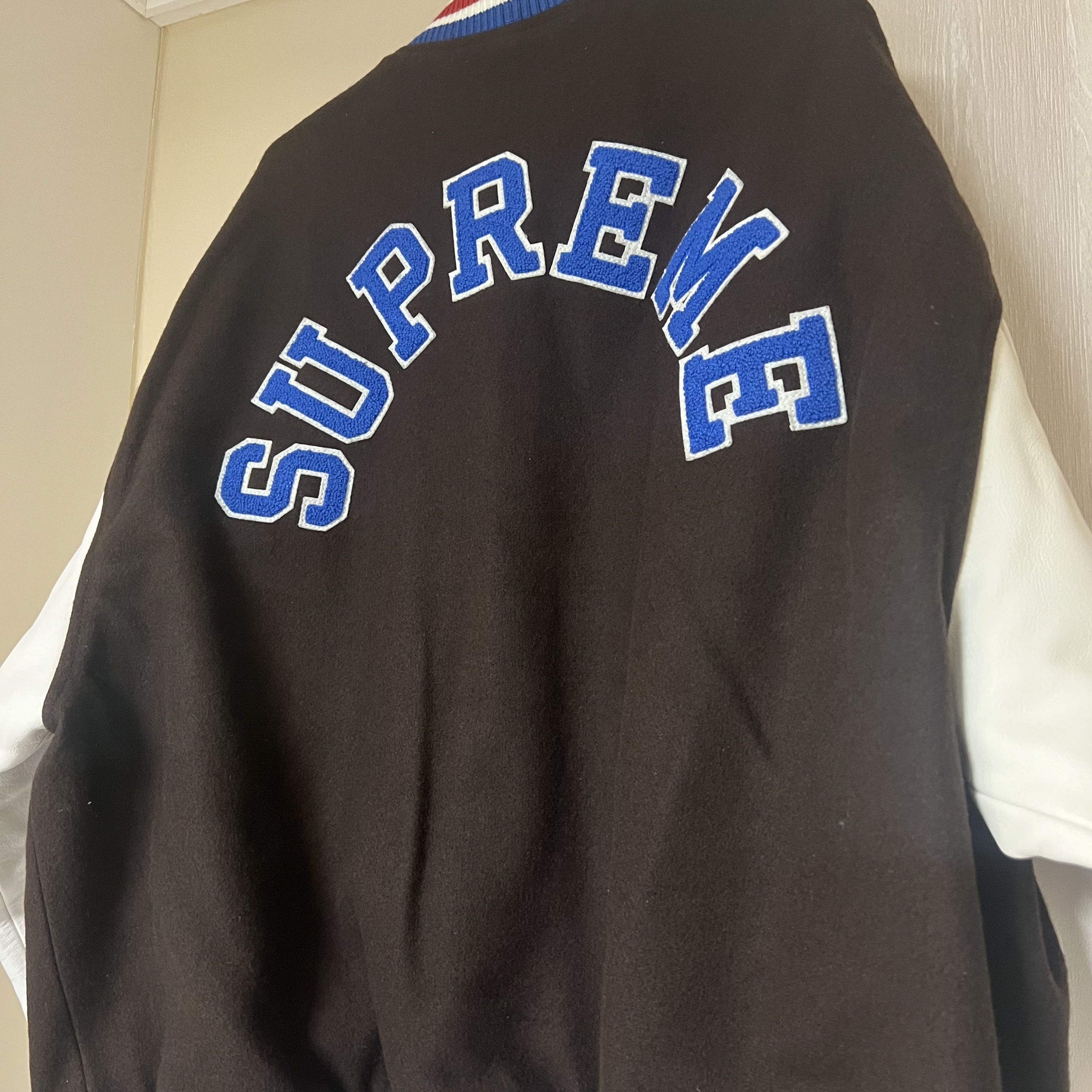 Supreme Tiger Varsity Jacket Brown - 23FW 착용 스타일 - 2