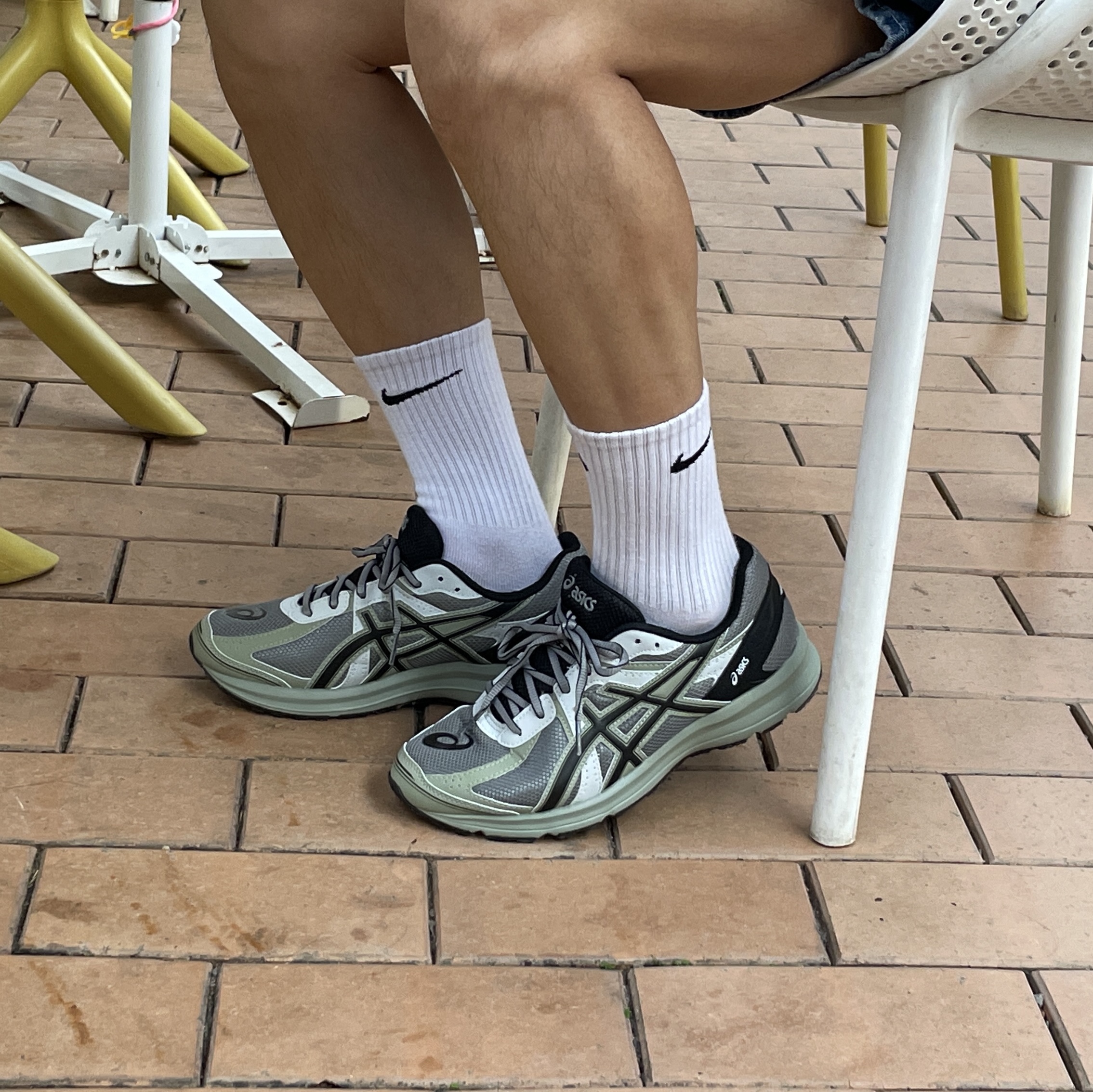 Asics Jog 100 S Sheet Rock - 2E Wide 착용 스타일 - 3