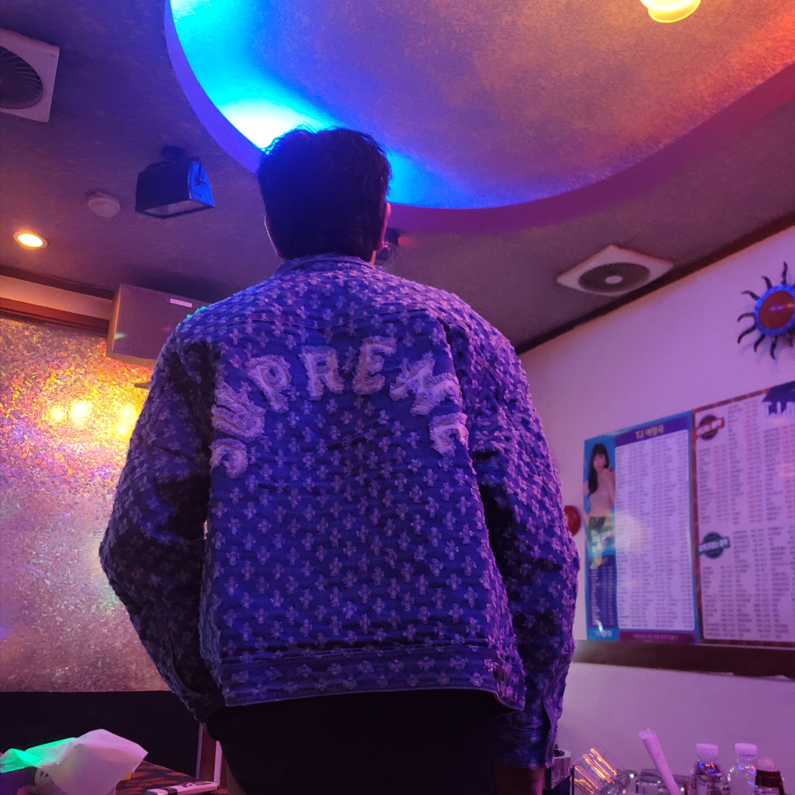 Supreme Hole Punch Denim Trucker Jacket Blue - 20SS 착용 스타일 - 2