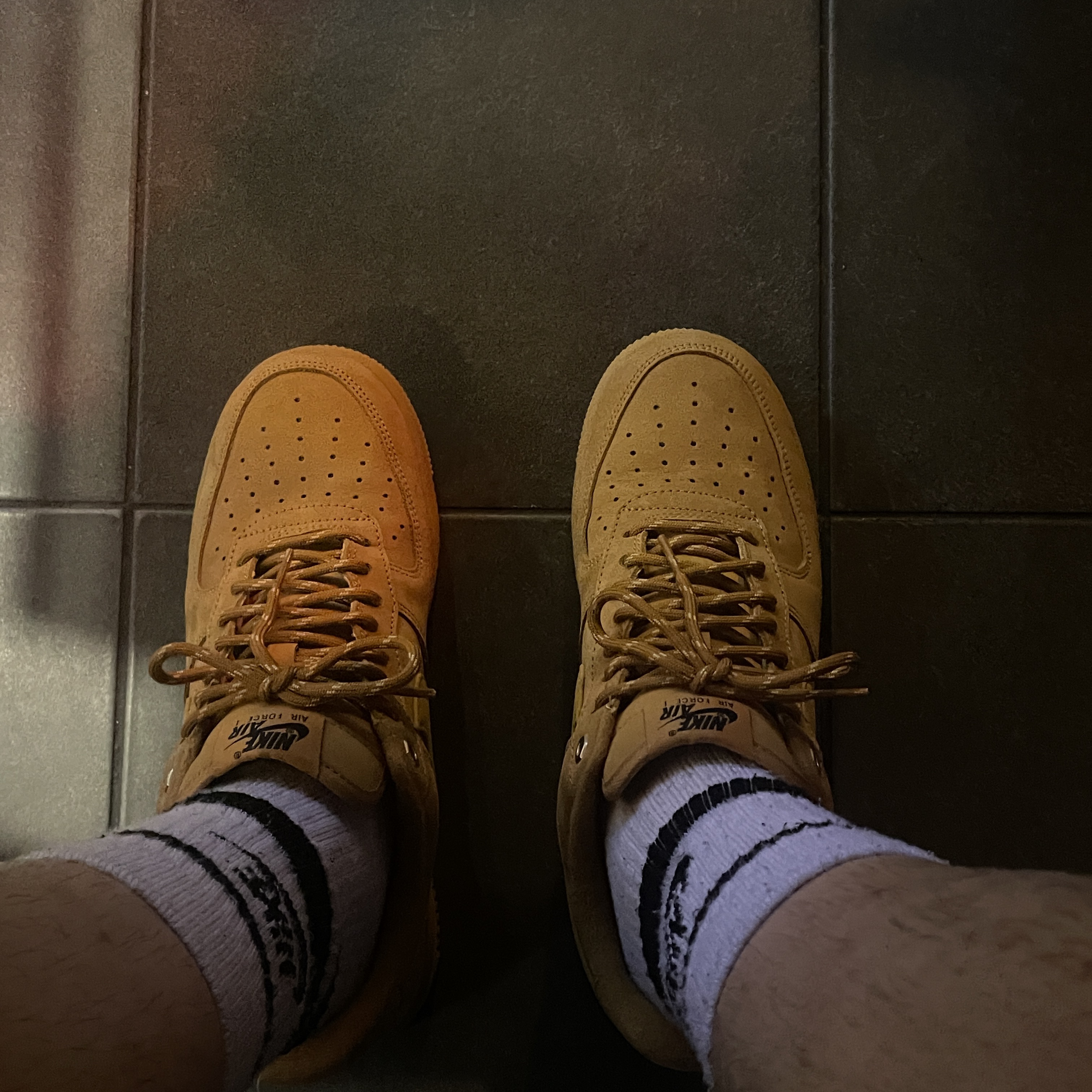 Nike Air Force 1 '07 WB Flax 착용 스타일