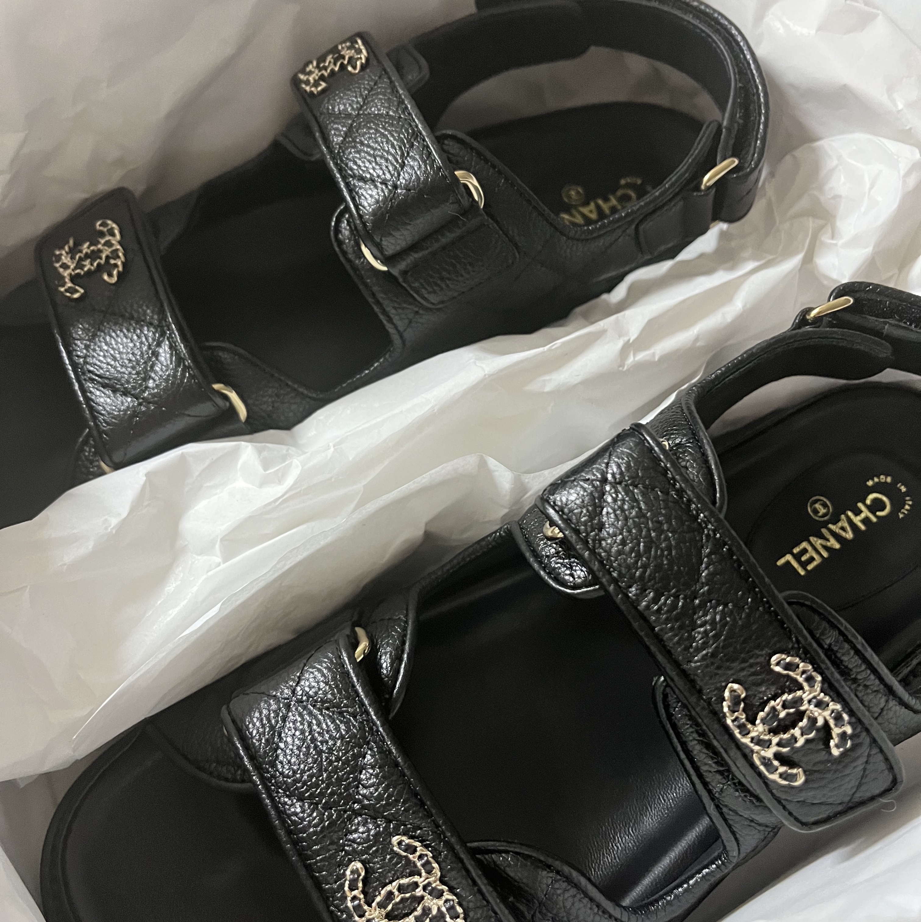 (W) Chanel Sandals Grained Calfskin & Black 착용 스타일