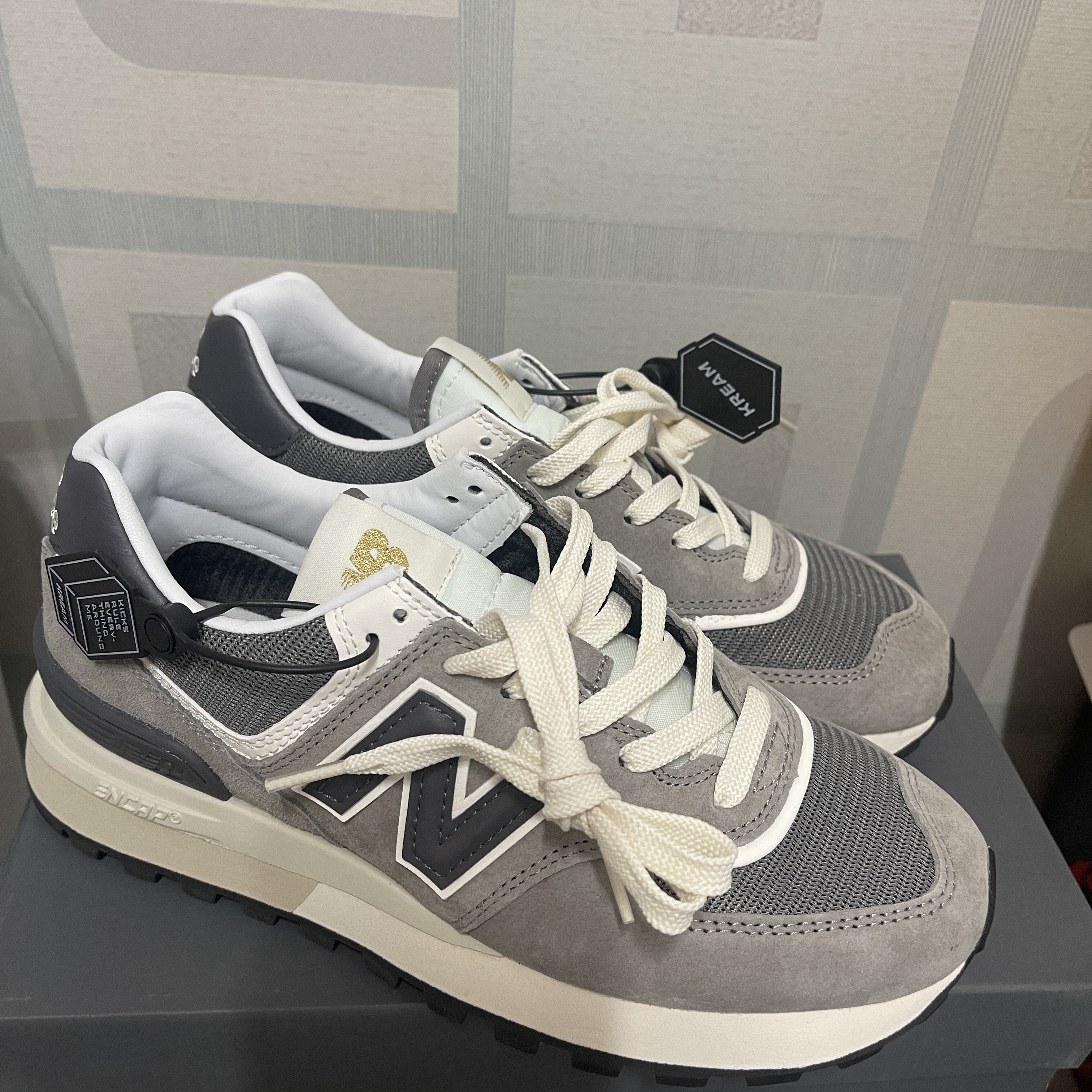 New Balance 574 Legacy Grey 착용 스타일