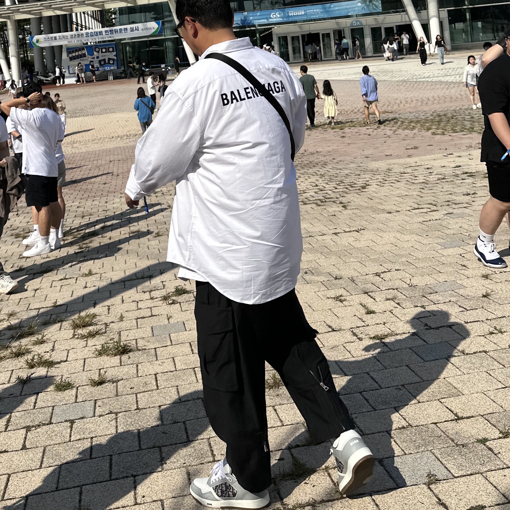 Dior B27 Low-Top Sneakers Gray 착용 스타일