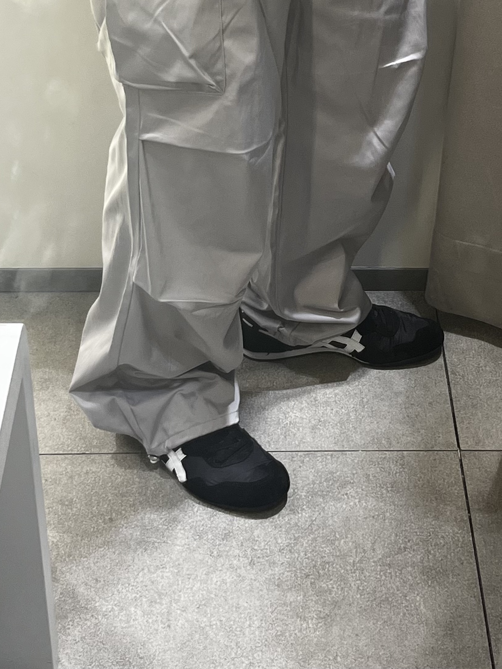 Onitsuka Tiger Serrano Black White 착용 스타일 - 3