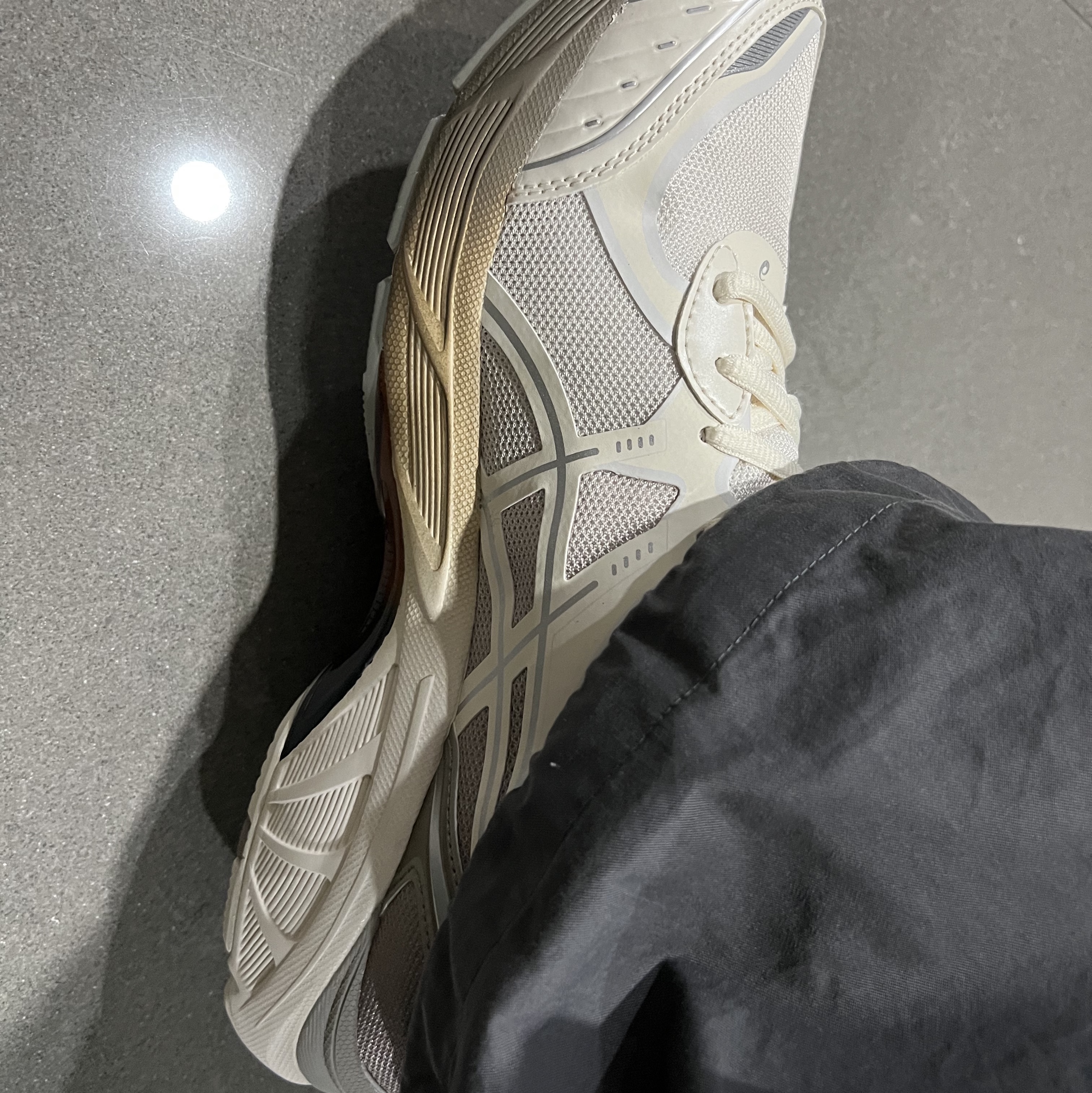Asics x Dime GT-2160 Arctic Wolf London Fog 착용 스타일 - 3