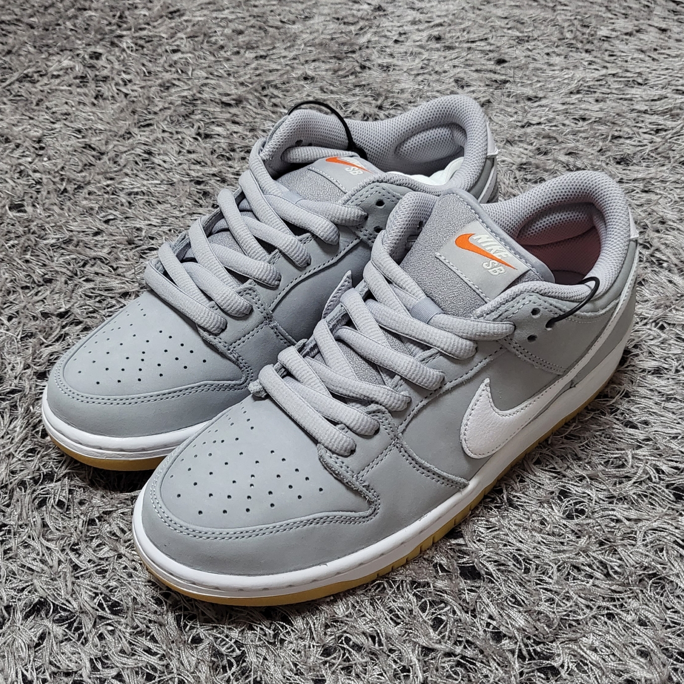 Nike Dunk Low Pro SB Wolf Grey White 착용 스타일