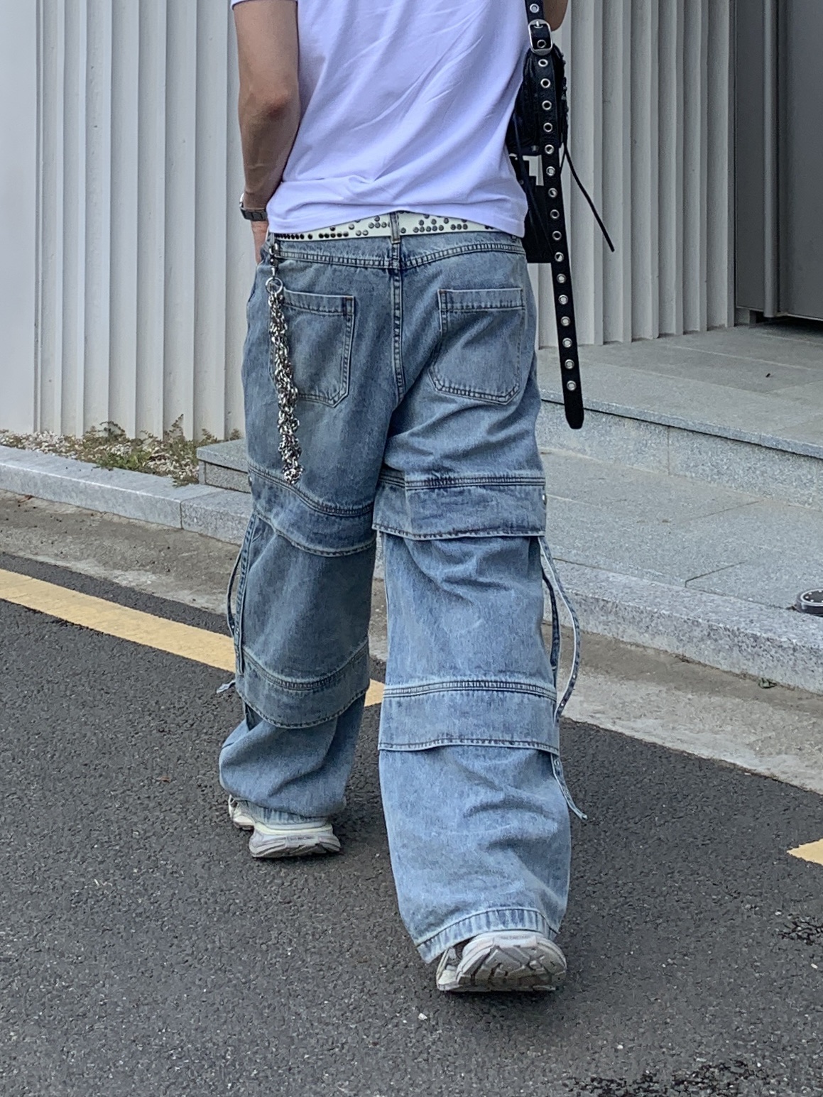 (W) Balenciaga 3XL Sneakers Light Beige, Balenciaga Gaffer Cap Black 착용 스타일 - 4
