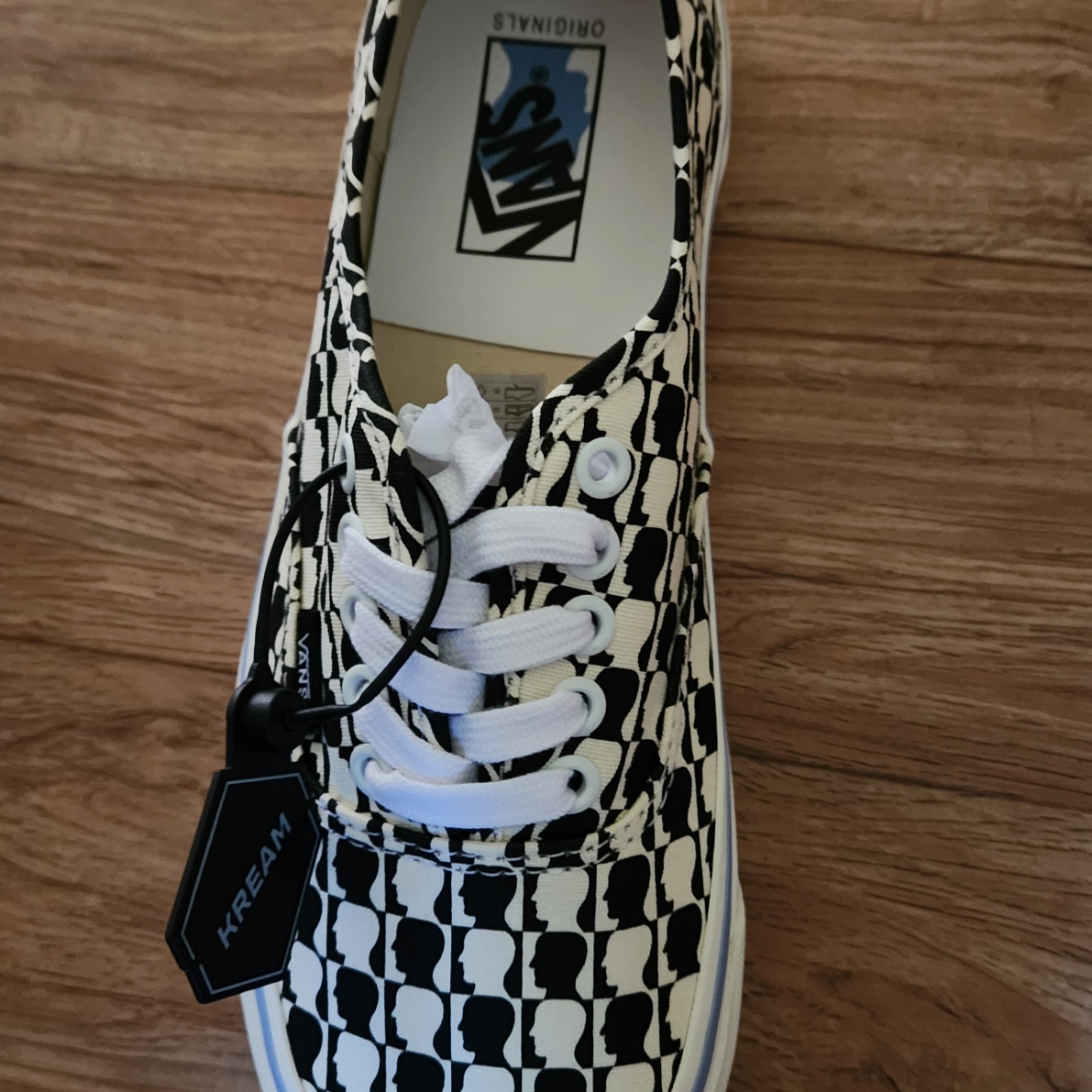 Vans Vault x Brain Dead OG Authentic LX Black White 착용 스타일 - 1