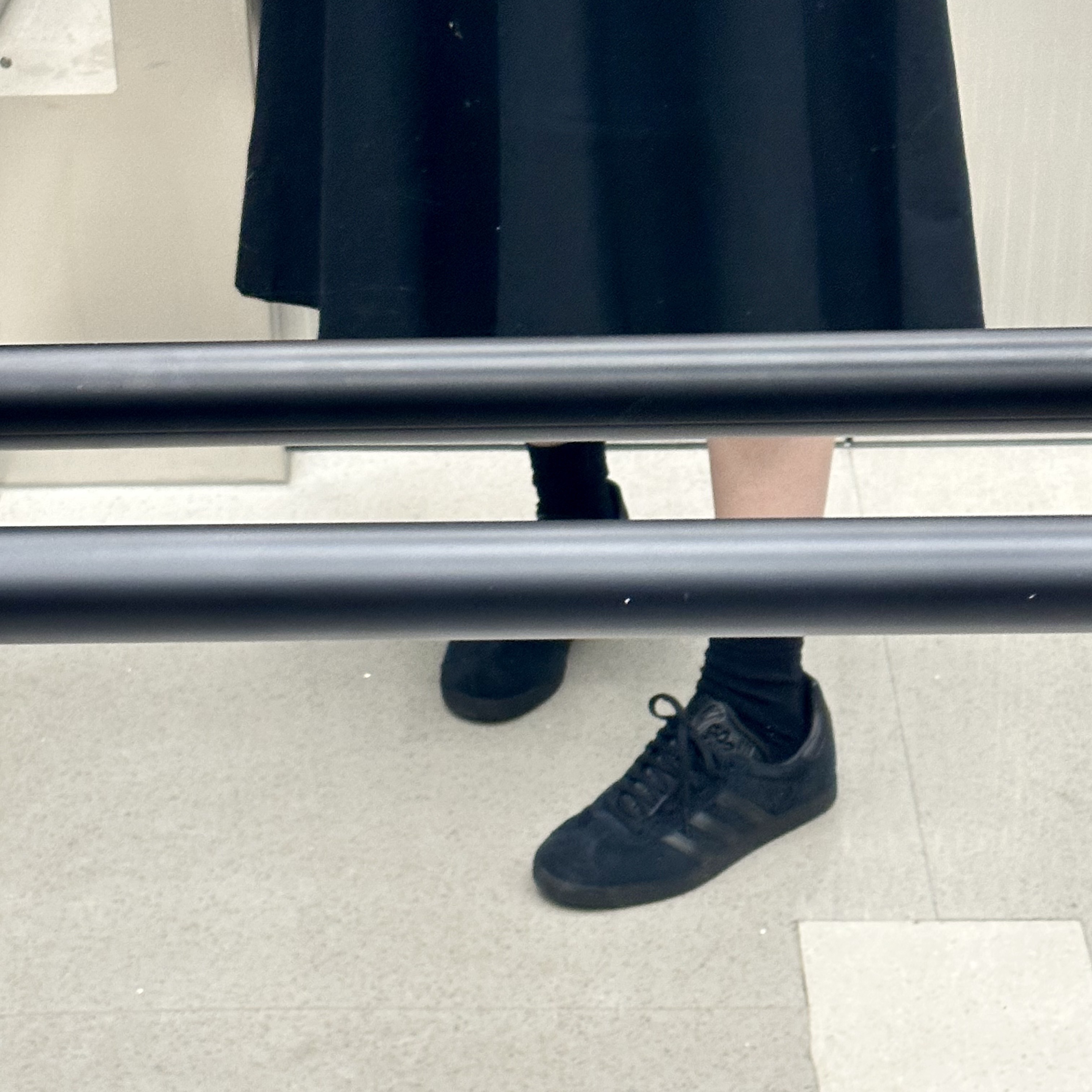 Adidas Gazelle Triple Black 착용 스타일
