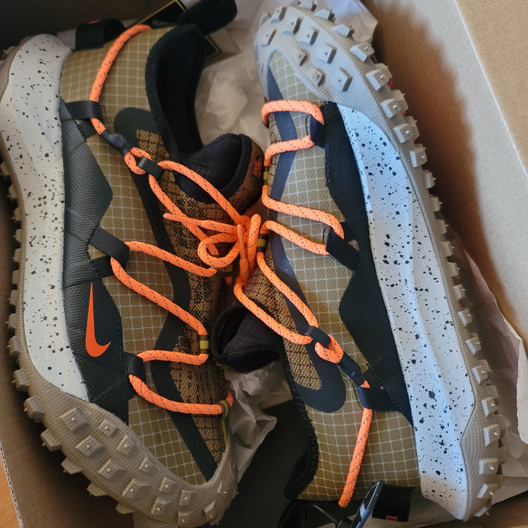 Nike ACG Mountain Fly Low Gore-Tex SE Hazel Rush 착용 스타일