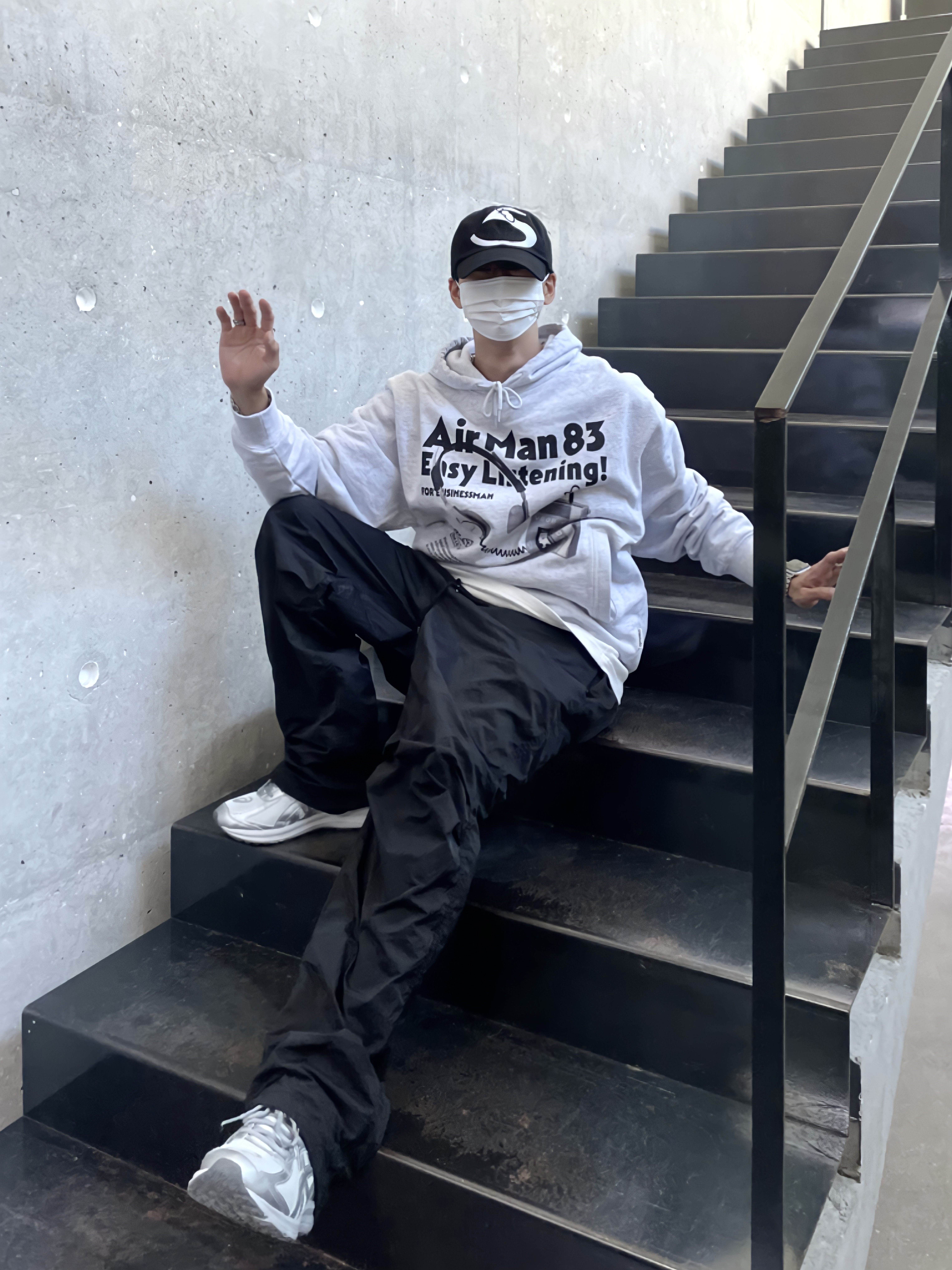 Asics Jog 100 S SMU Glacier Grey Pure Silver - 2E Wide 착용 스타일 - 2