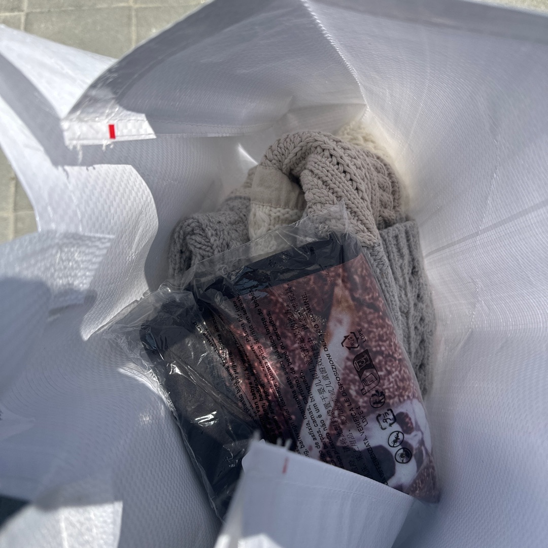 Supreme Patchwork Cable Knit Cardigan Ivory - 23FW, Supreme x MF Doom T-Shirt Black - 23FW 착용 스타일