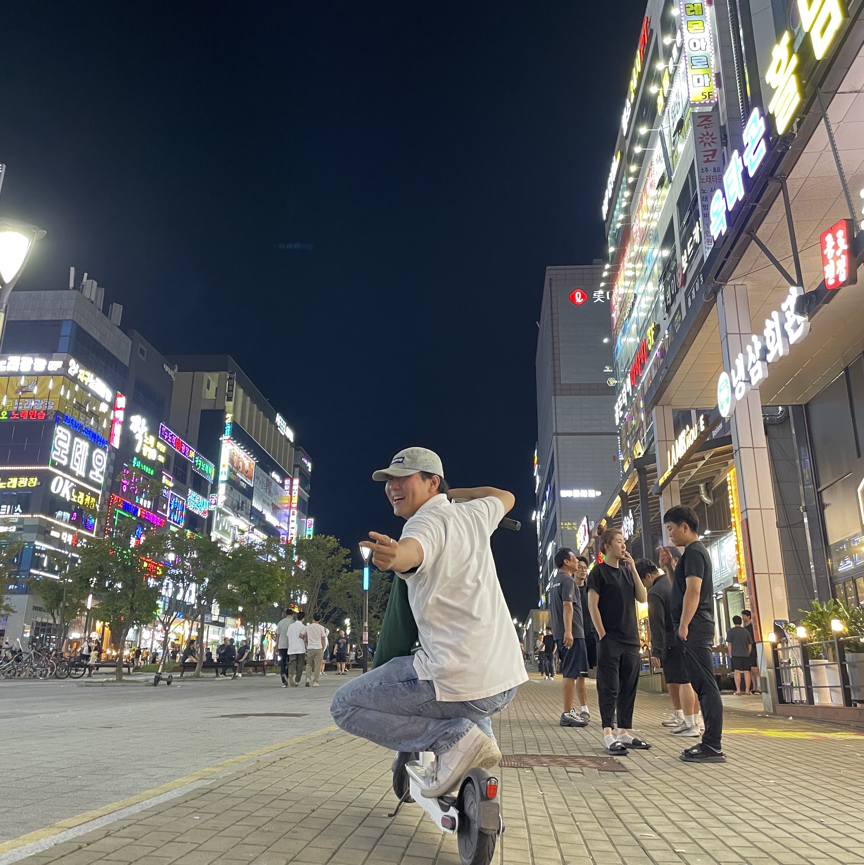 Supreme Denim Camp Cap Dirty Indigo - 23SS, Nike NSW Polo White - US/EU 착용 스타일 - 1
