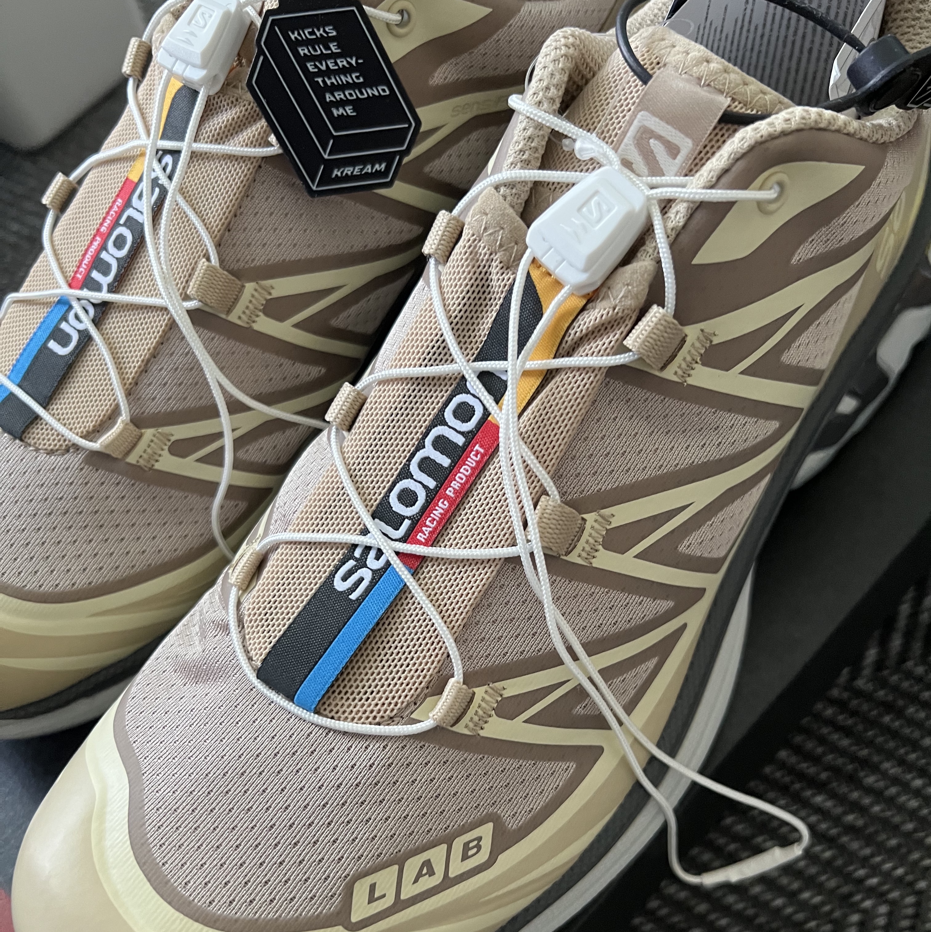 Salomon XT-6 Clear Safari Vanila Ice 착용 스타일