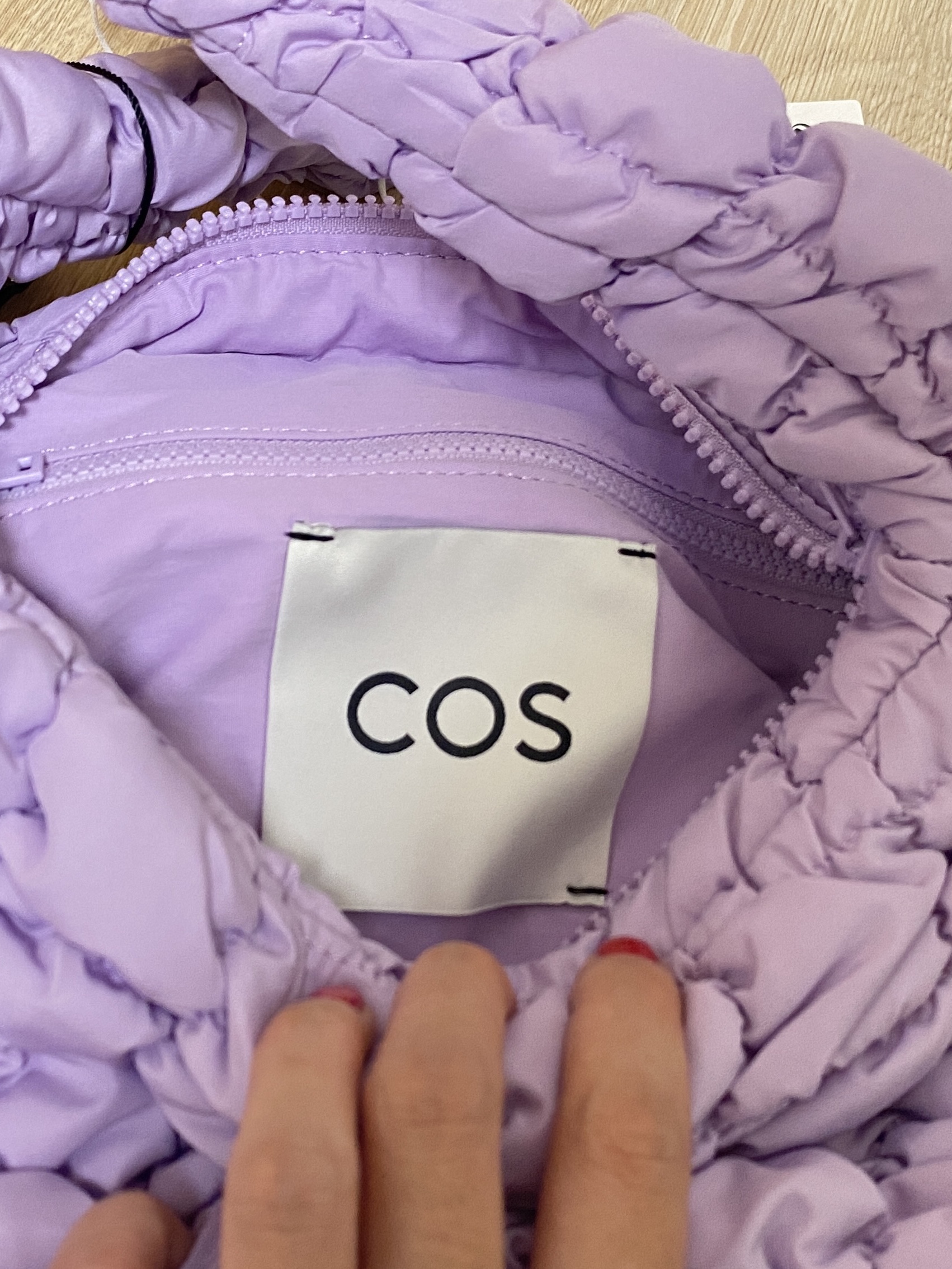 COS Quilted Mini Bag Purple 착용 스타일 - 4