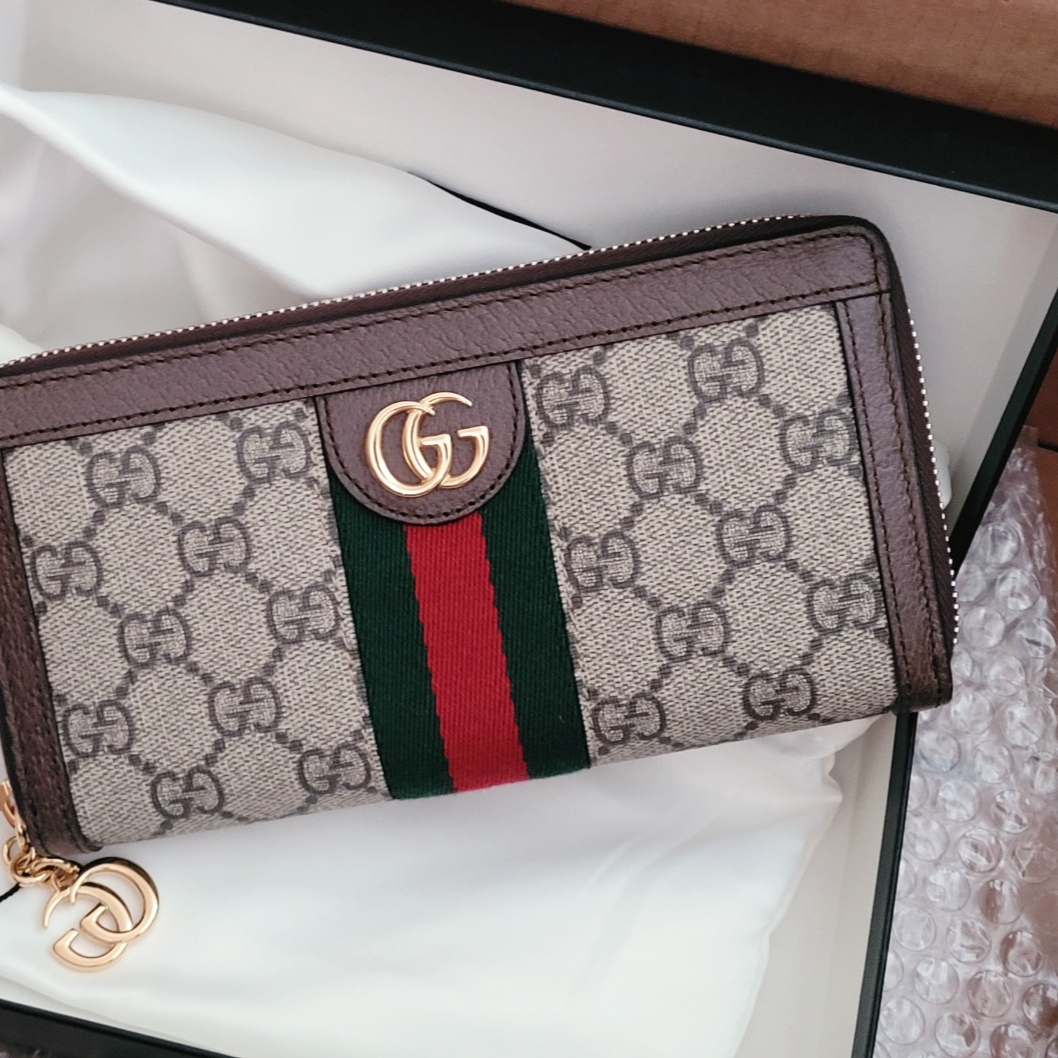 Gucci Ophidia GG Supreme Zipper Wallet Beige Ebony, (W) Gucci Ace Bee Embroidered Sneakers 착용 스타일 - 1