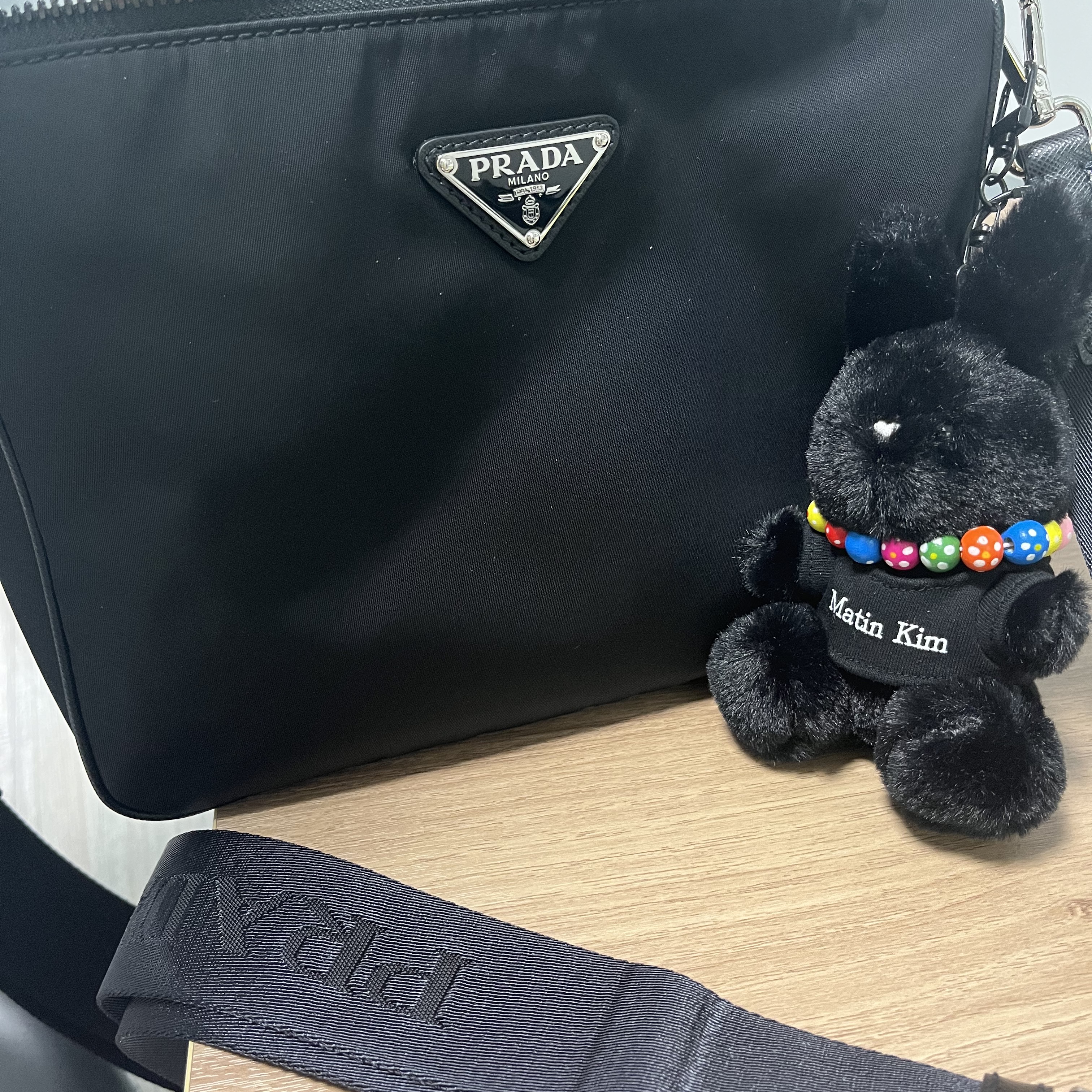Prada Re-Nylon and Saffiano Leather Shoulder Bag Black 착용 스타일
