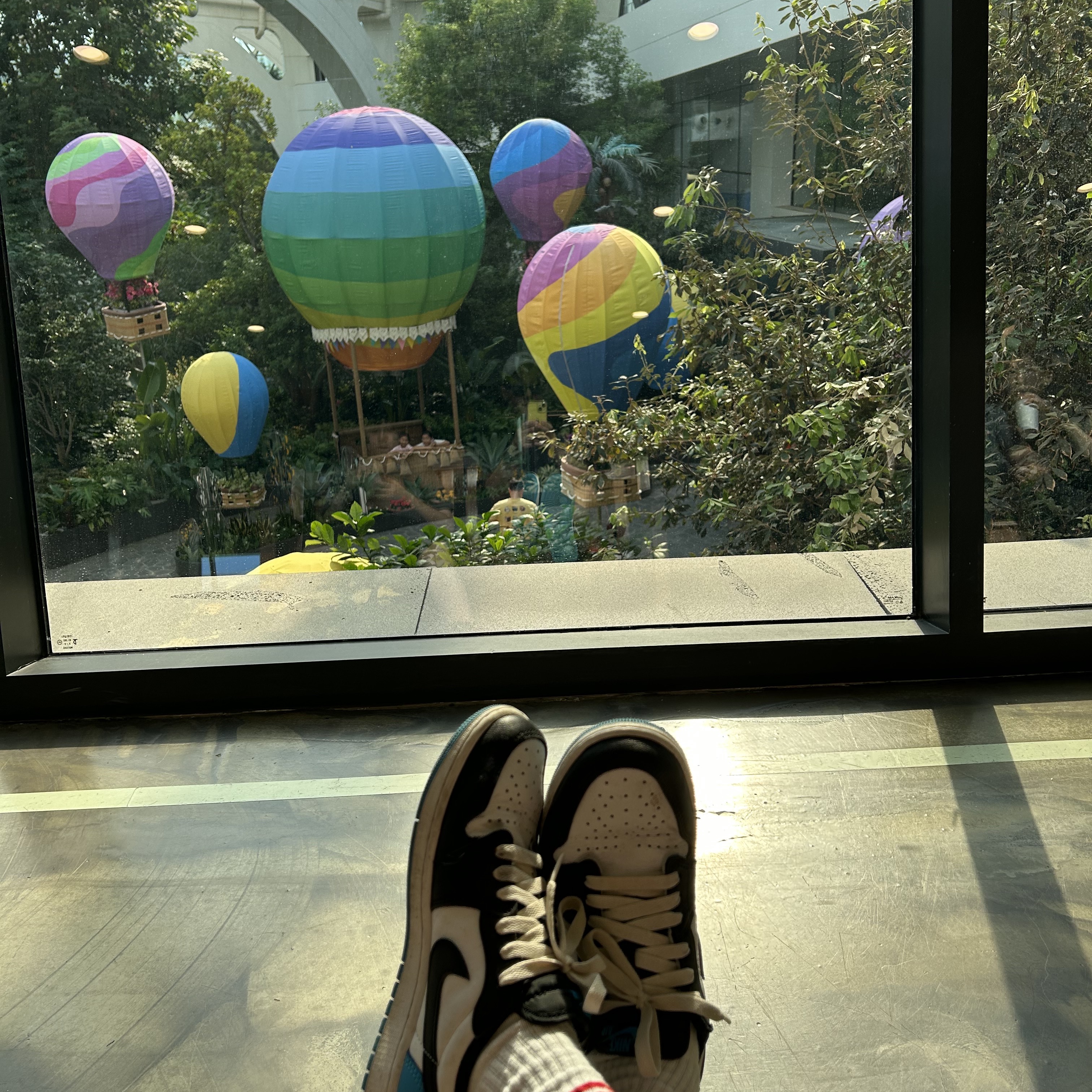 Jordan 1 Retro Low OG Black and Dark Powder Blue 착용 스타일