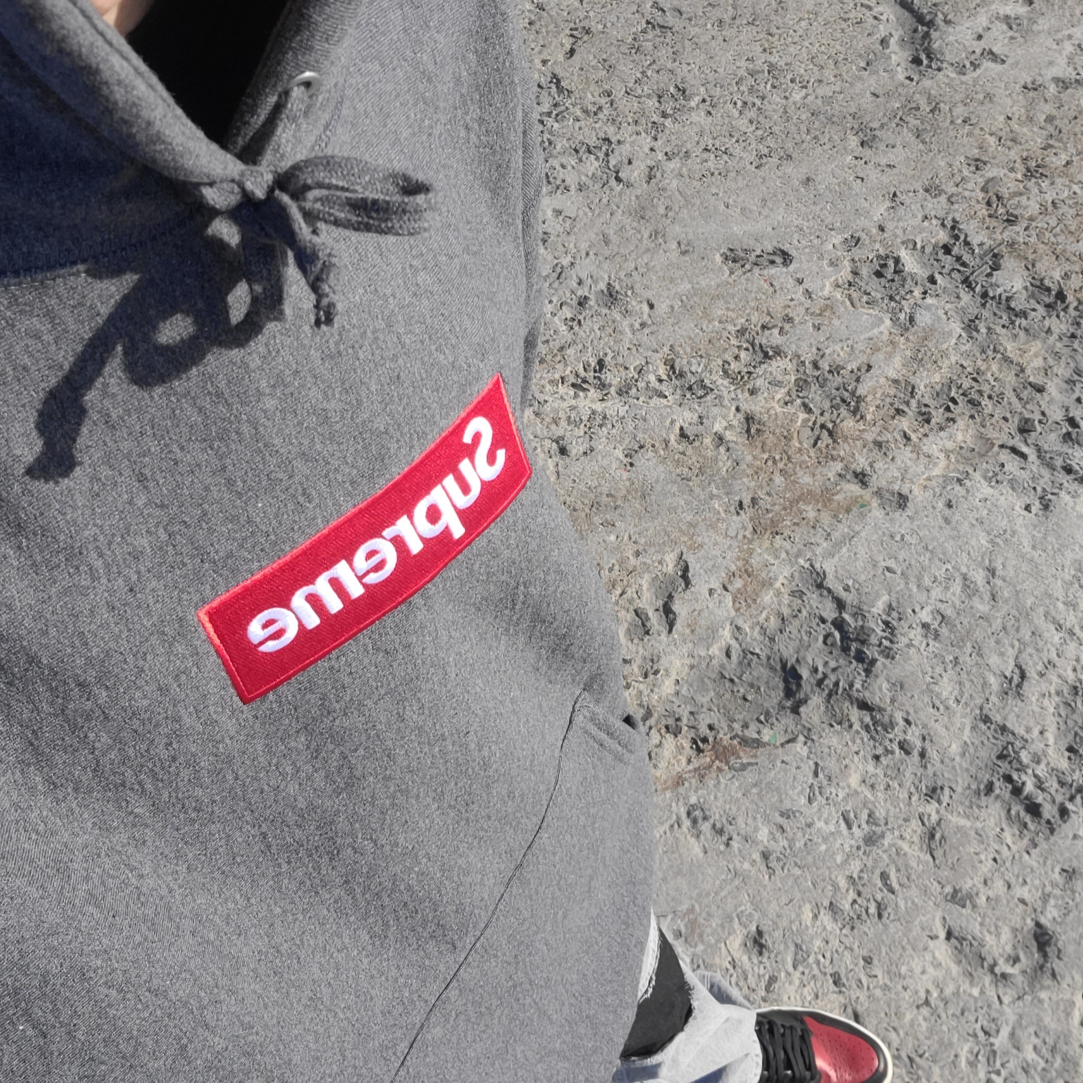 Supreme Box Logo Hooded Sweatshirt Charcoal - 21FW, Jordan 1 Retro High OG Bred Banned 2016 착용 스타일 - 1