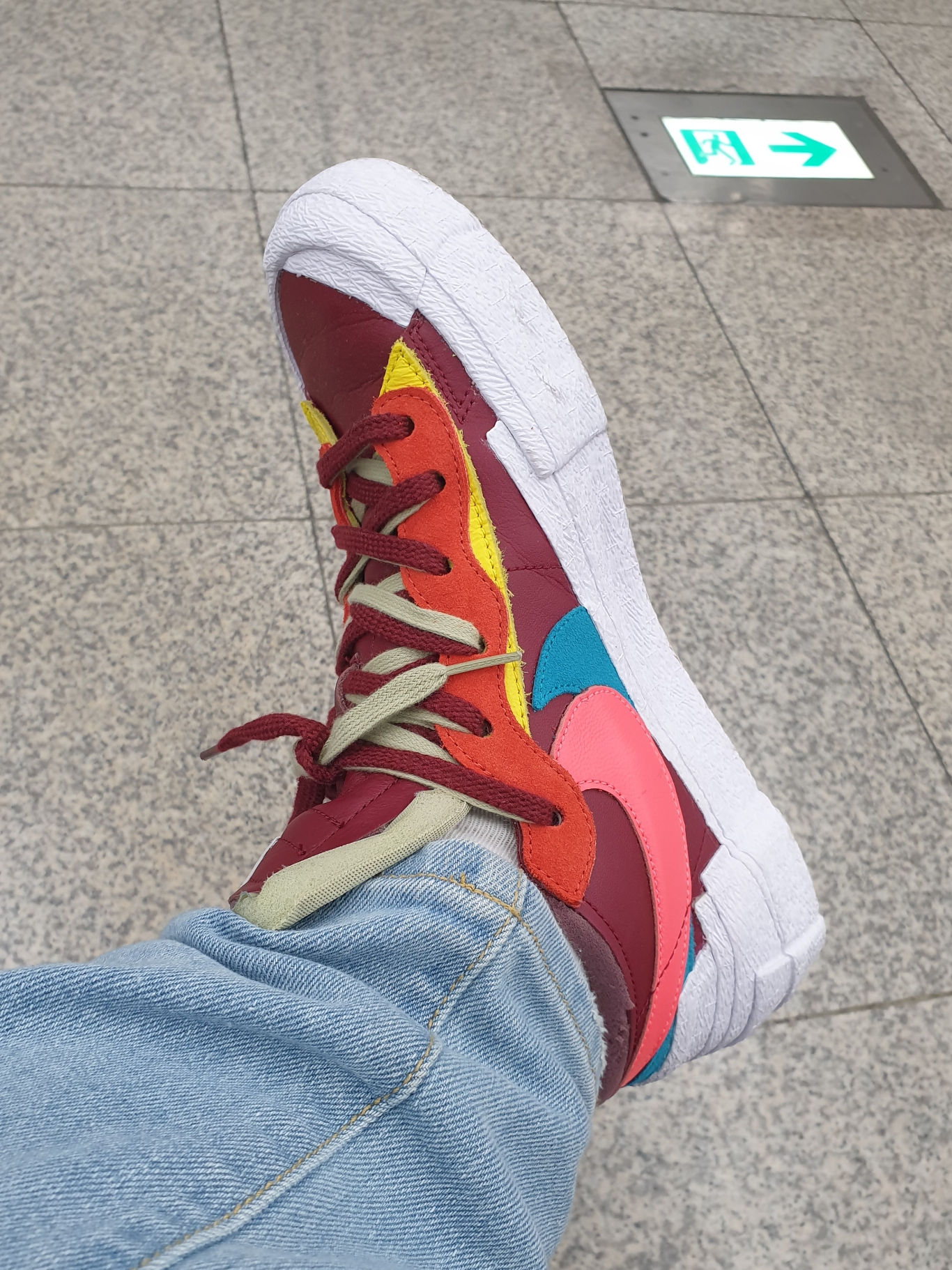Nike x Sacai x Kaws Blazer Low Team Red 착용 스타일