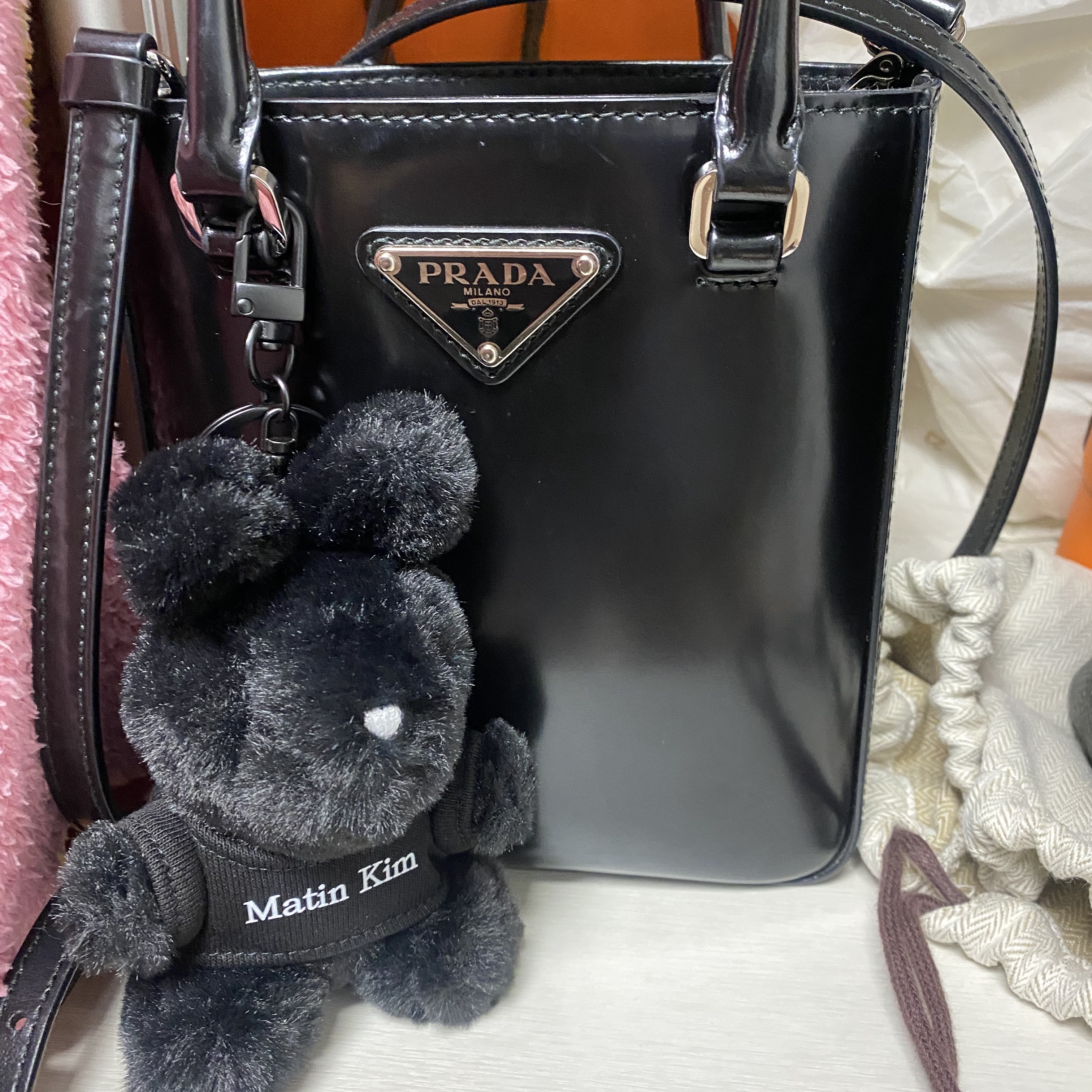 Matin Kim Black Bunny Toy Keyring Black 착용 스타일