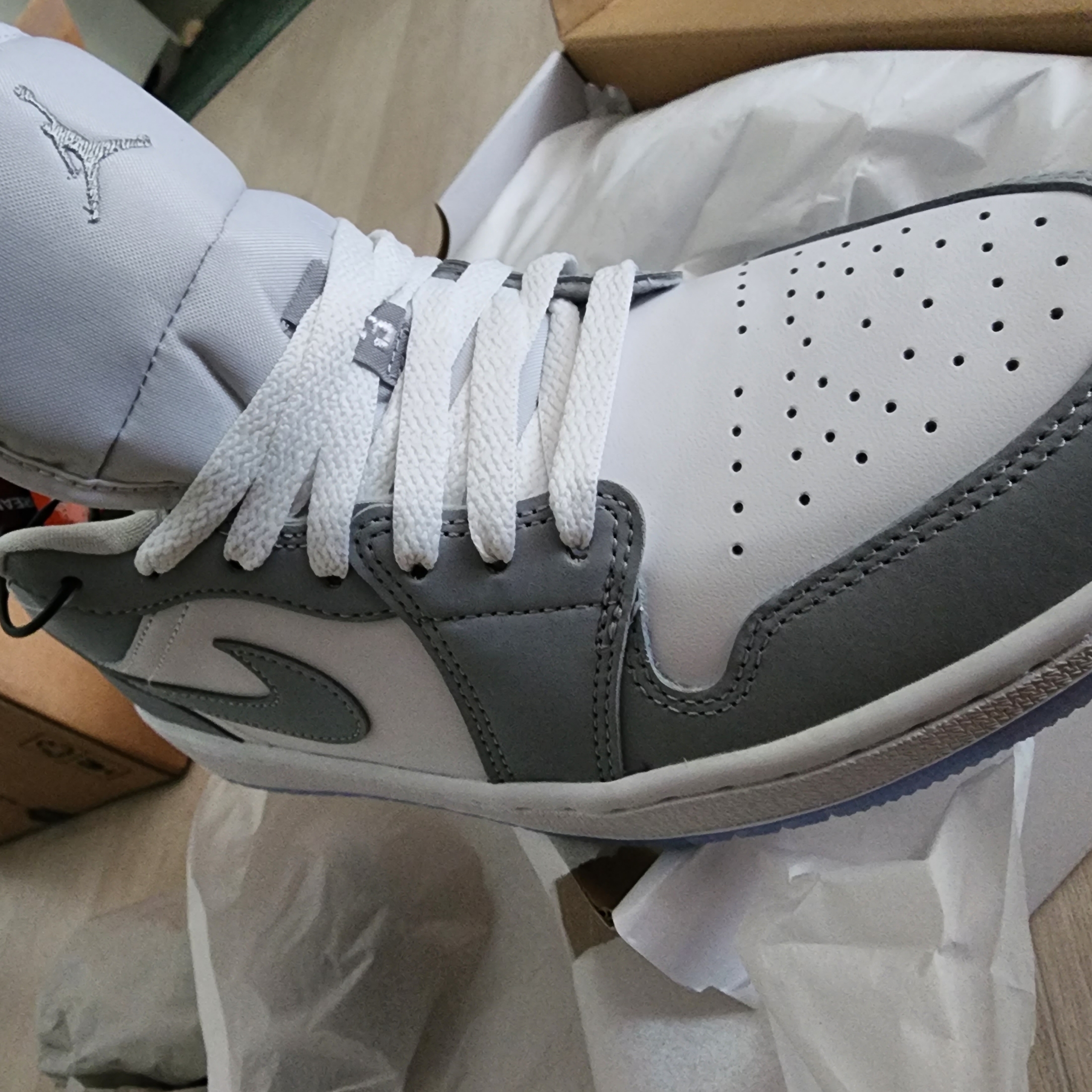 (W) Jordan 1 Low White Wolf Grey 착용 스타일