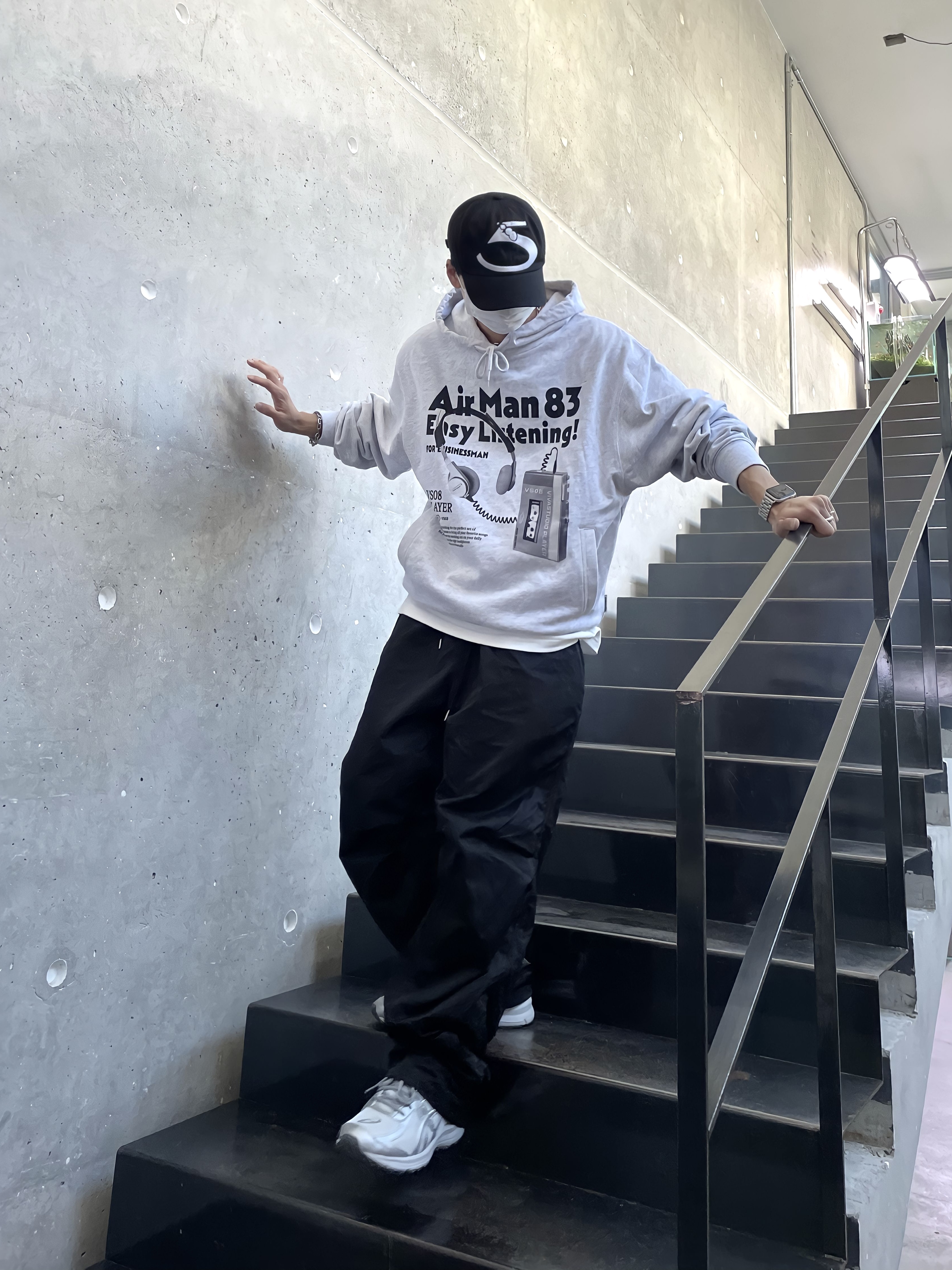 Asics Jog 100 S SMU Glacier Grey Pure Silver - 2E Wide 착용 스타일 - 4