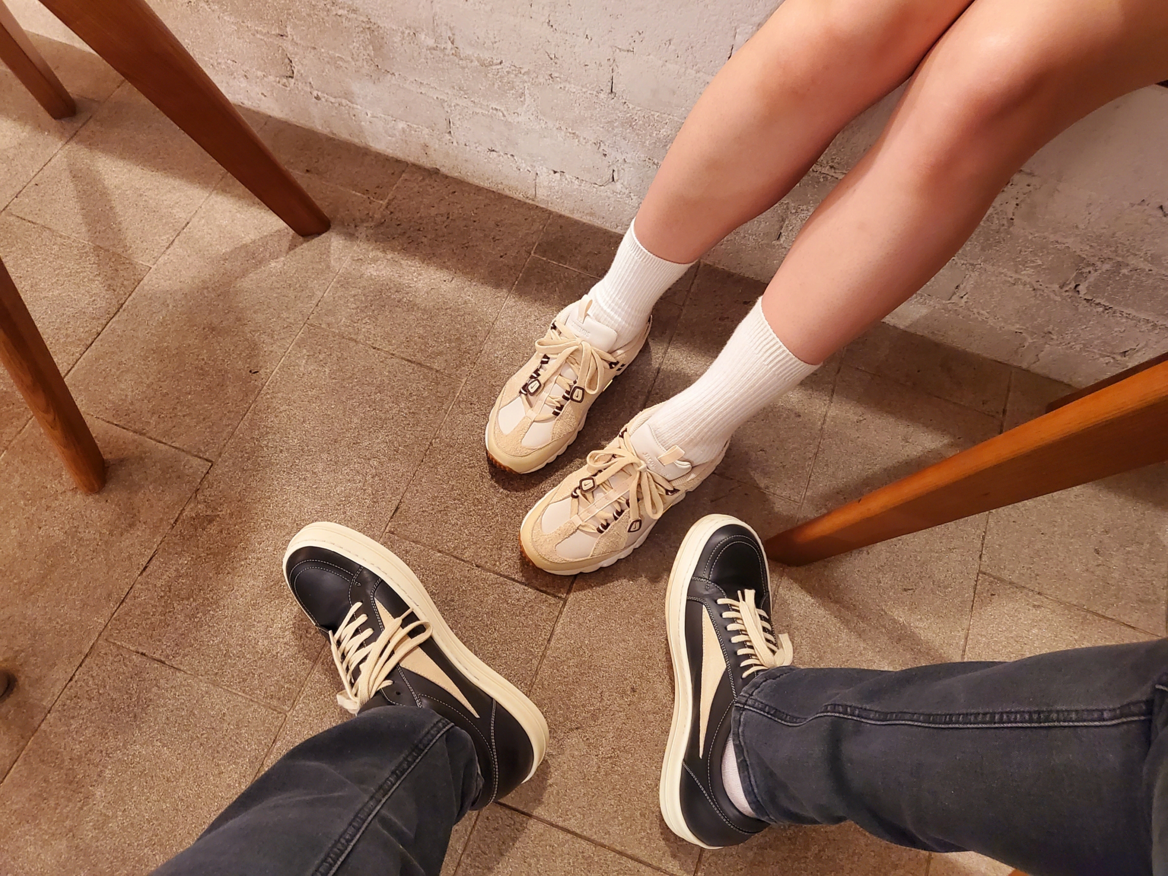 Nike x Jacquemus Air Humara LX Light Bone and Gold, Rick Owens Luxor Vintage Sneakers Black Milk 착용 스타일