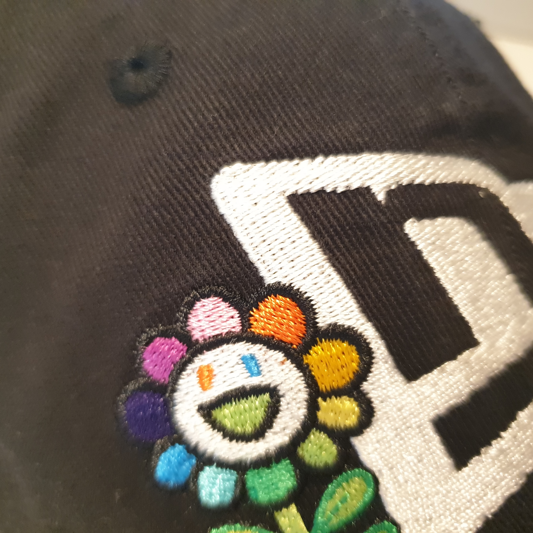 New Era x Murakami Takashi Flag Casual Classic Cap Black 착용 스타일 - 2