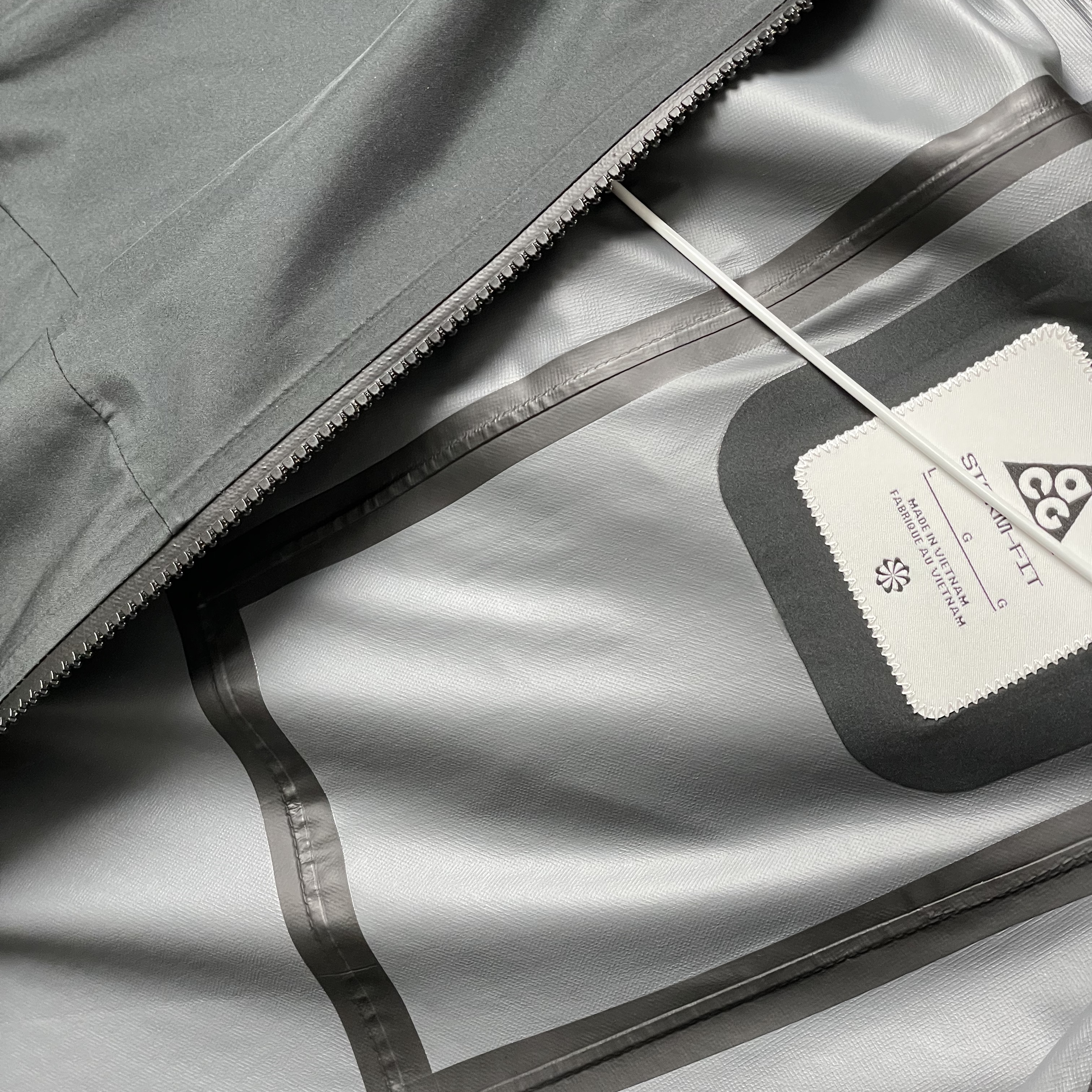 Nike ACG Storm-Fit ADV Cascade Rains Full Zip Shell Jacket Off Noir - Asia 착용 스타일
