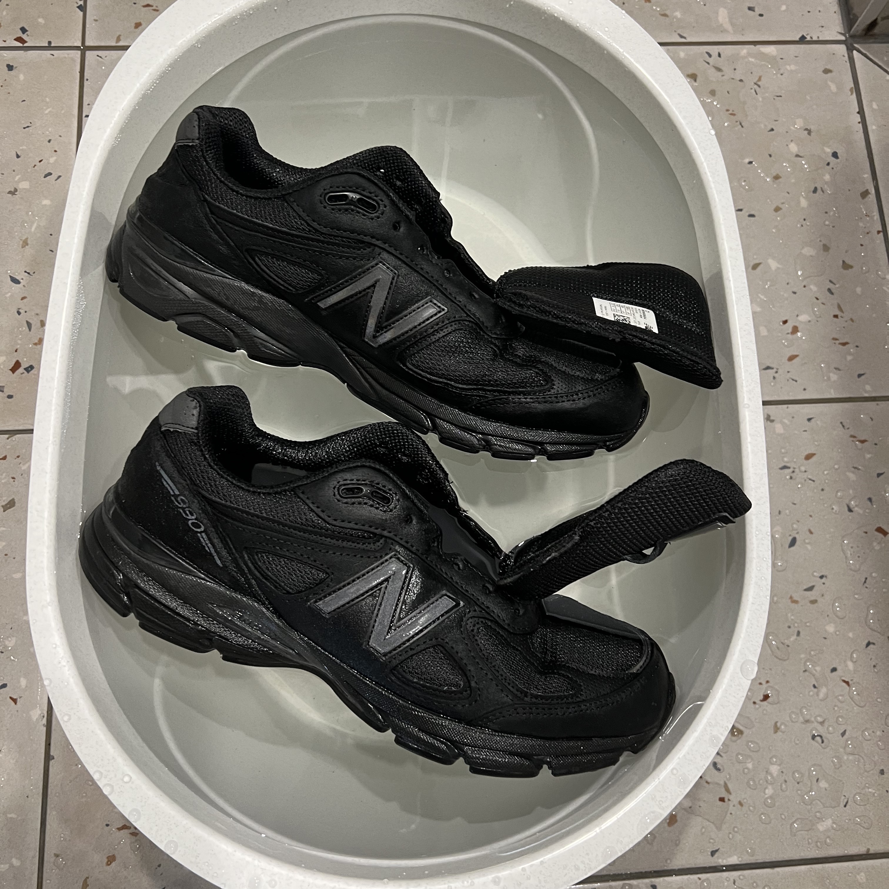New Balance 990v4 Made in USA Black - D Standard 착용 스타일 - 2