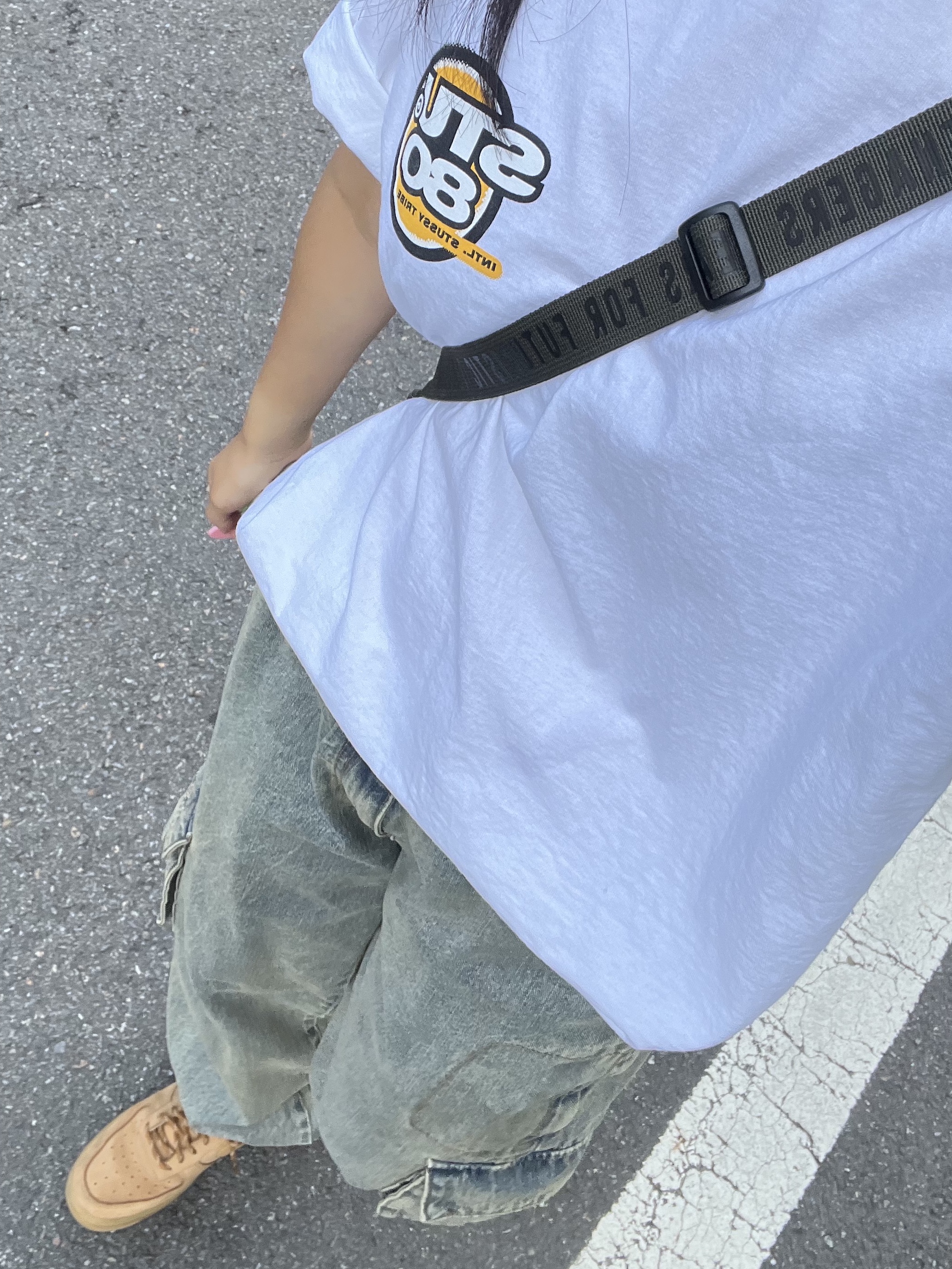 Stussy Hot 80 T-Shirt White, Human Made Military Pouch #1 Olive Drab 착용 스타일