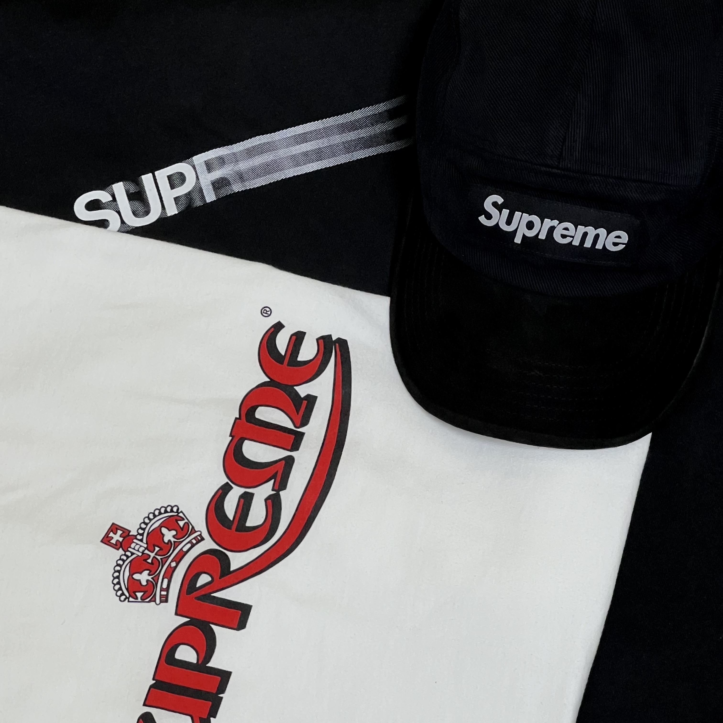 Supreme Motion Logo T-Shirt Black - 23SS, Supreme Suede Visor Camp Cap Black - 23SS 착용 스타일