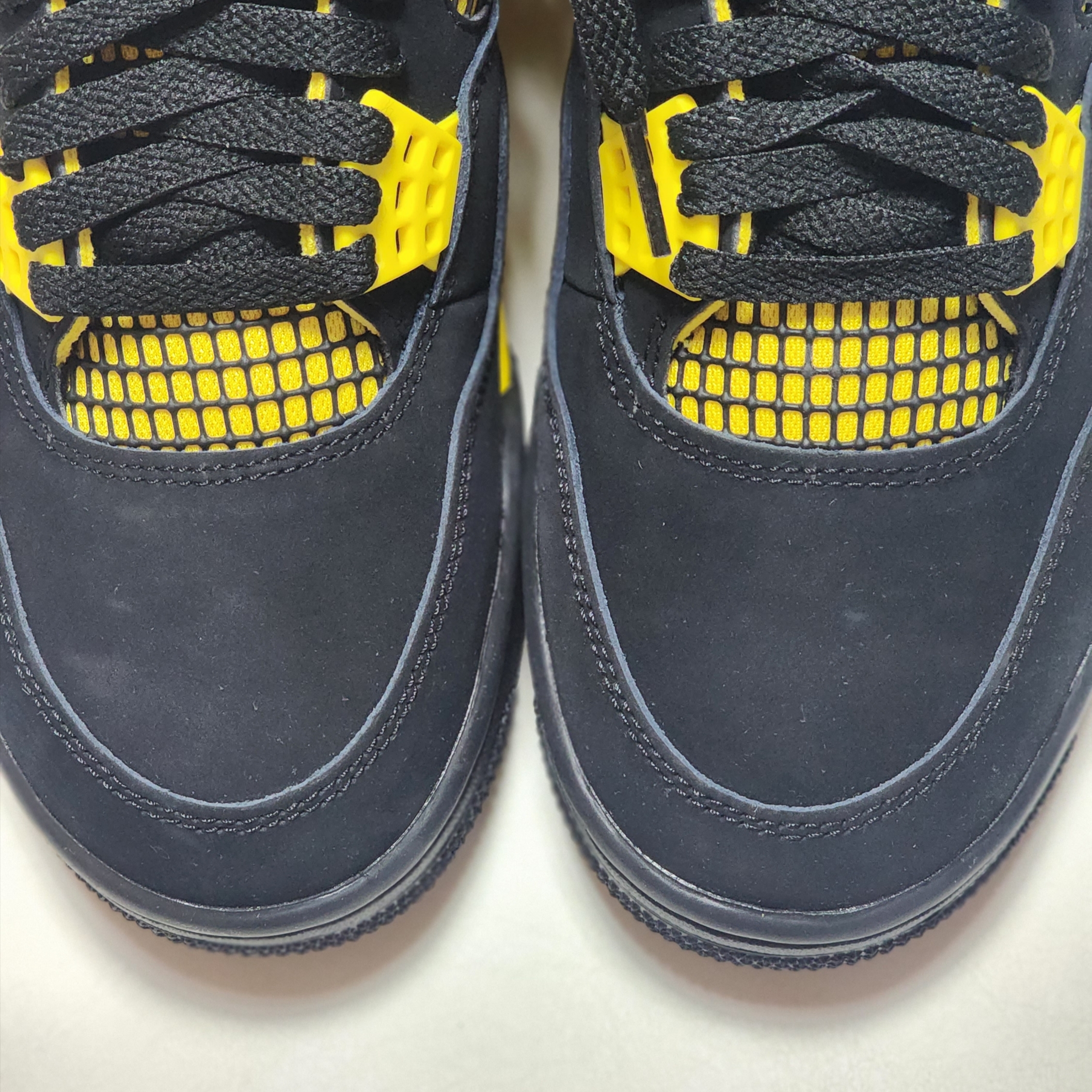 Jordan 4 Retro Thunder 2023 착용 스타일 - 2