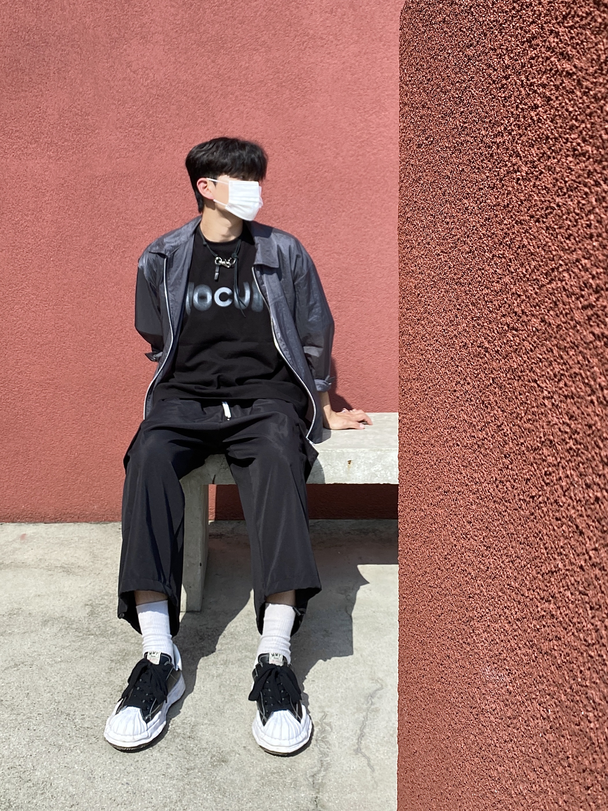 Our Legacy Ladon Leather Keychain Black 착용 스타일 - 2