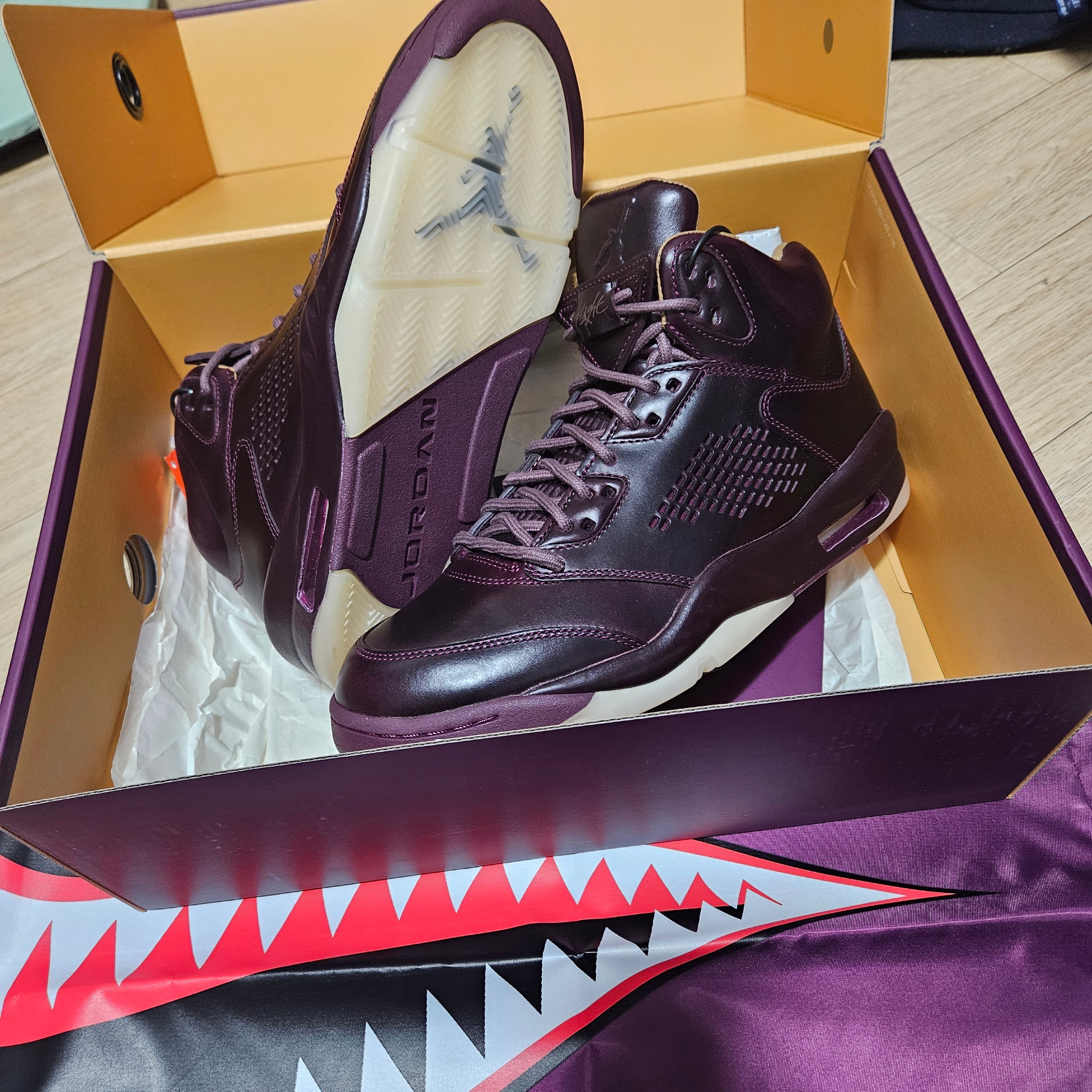 Jordan 5 Retro Premium Bordeaux 착용 스타일 - 1