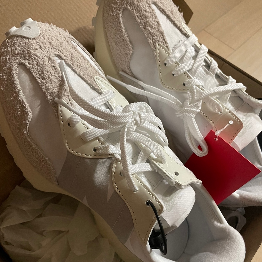 (W) New Balance 327 White Moonbeam 착용 스타일