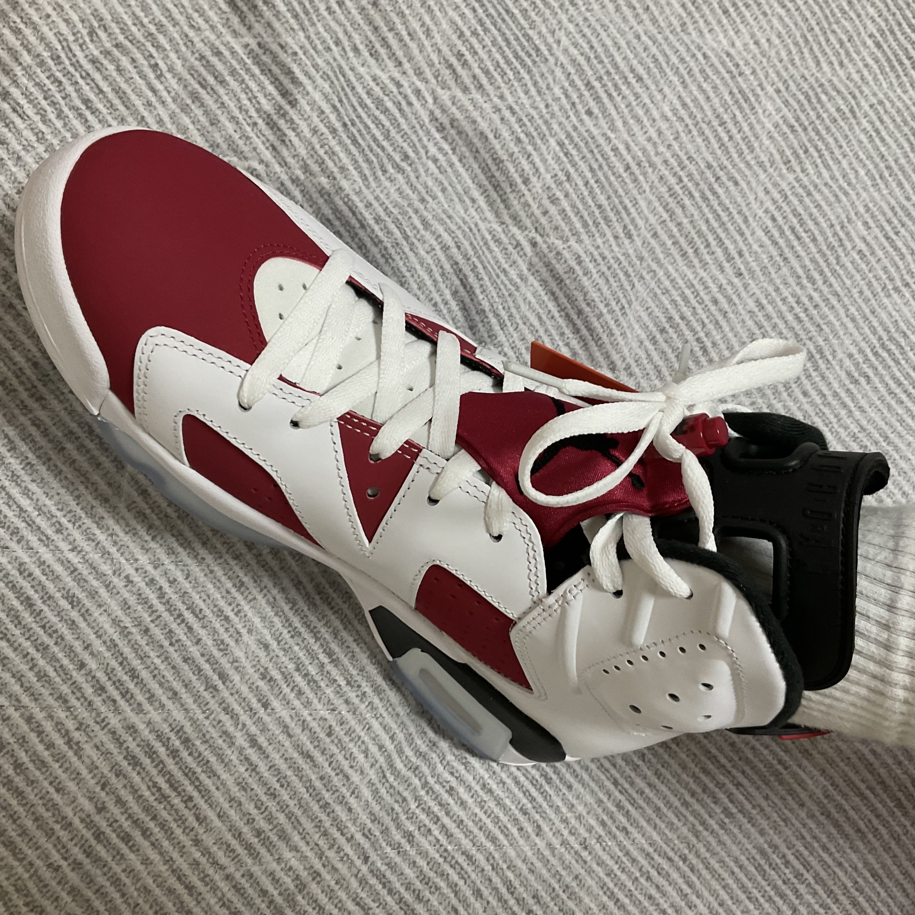 Jordan 6 Retro Carmine 2021 착용 스타일 - 2
