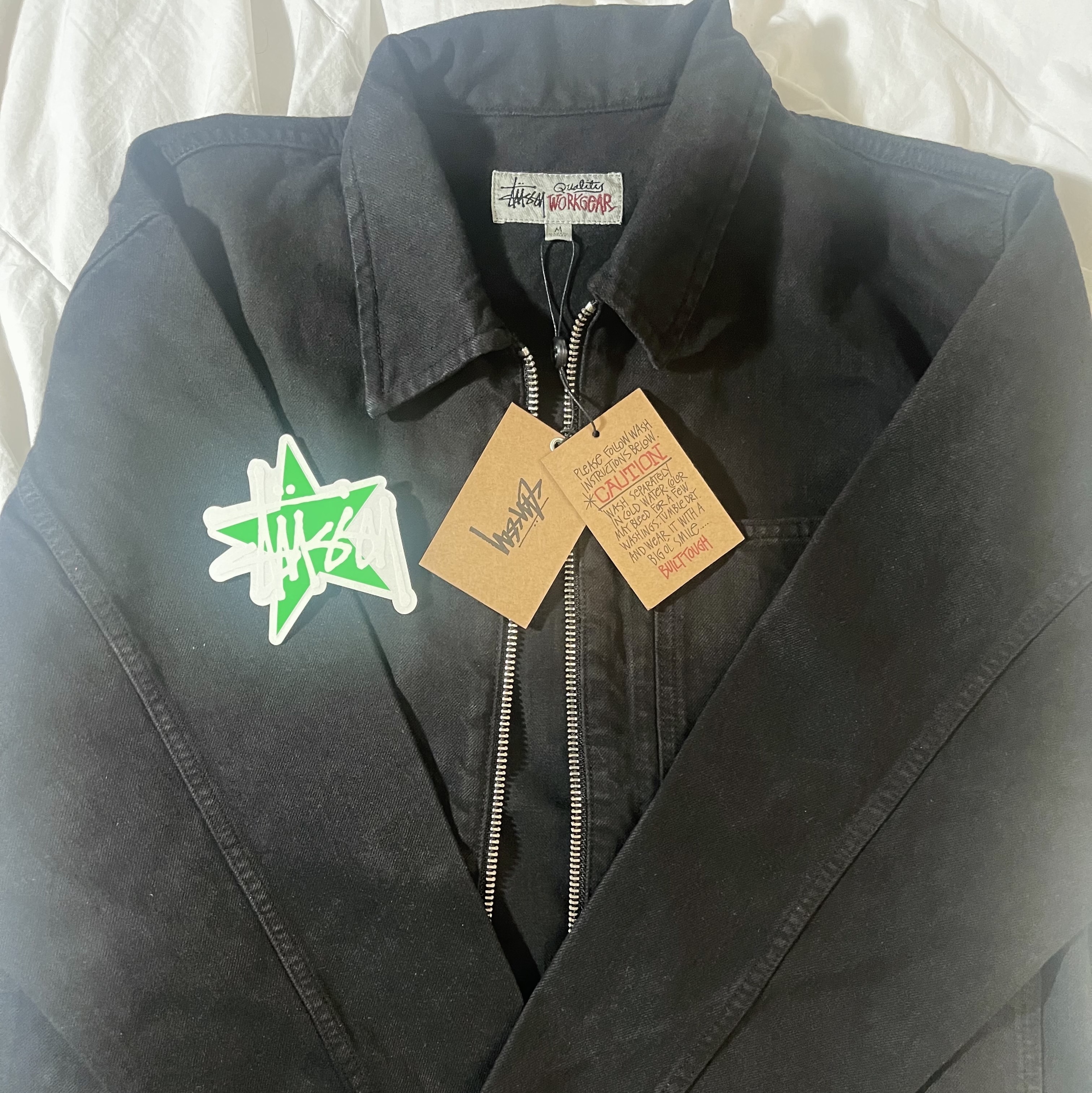 Stussy Denim Zip Work Jacket Espresso, Jellycat Munro Scottie Dog Bag Charm Cream 착용 스타일 - 1