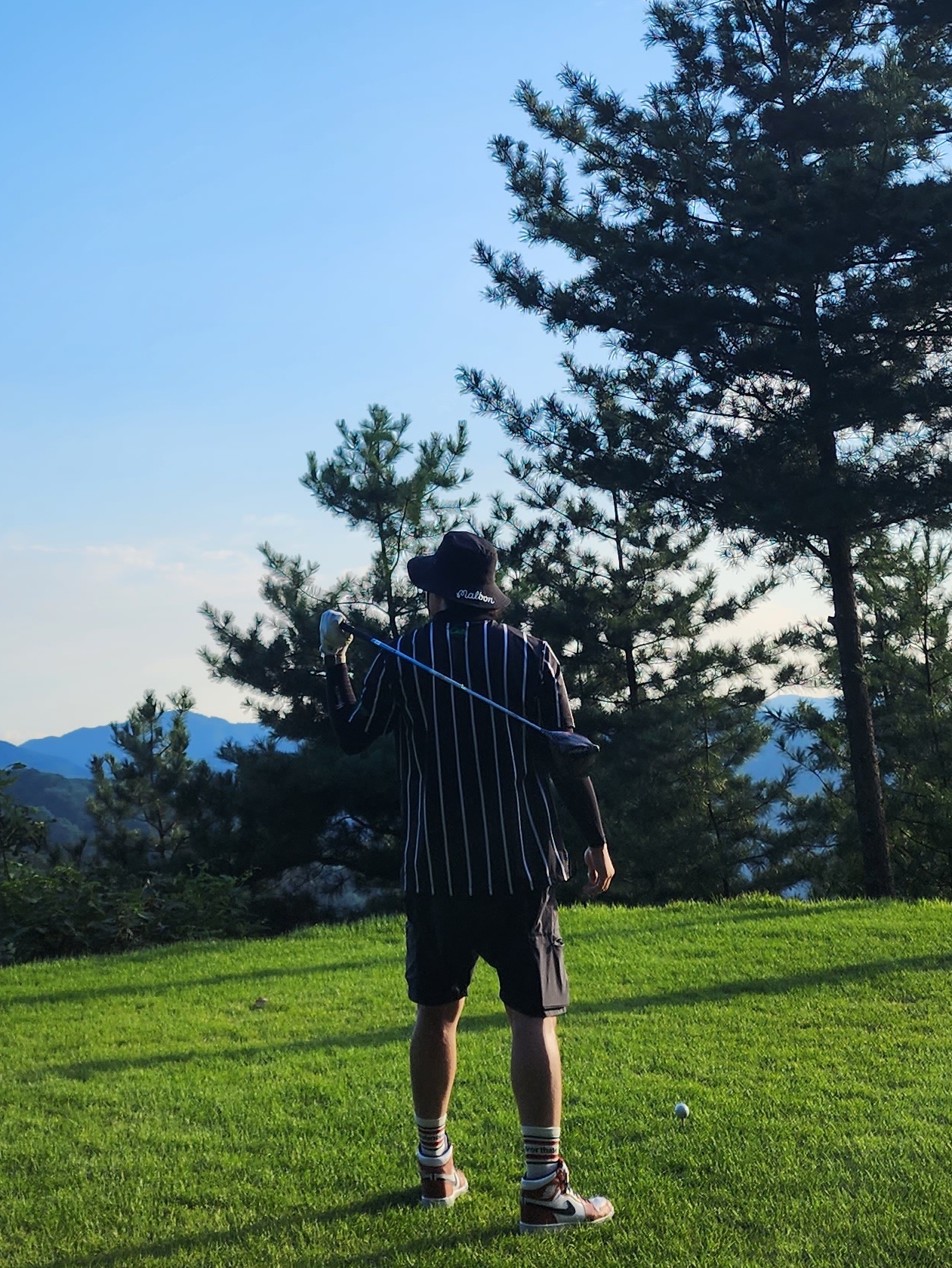 Jordan 1 x Eastside Golf High Golf Burnt Sunrise White 착용 스타일