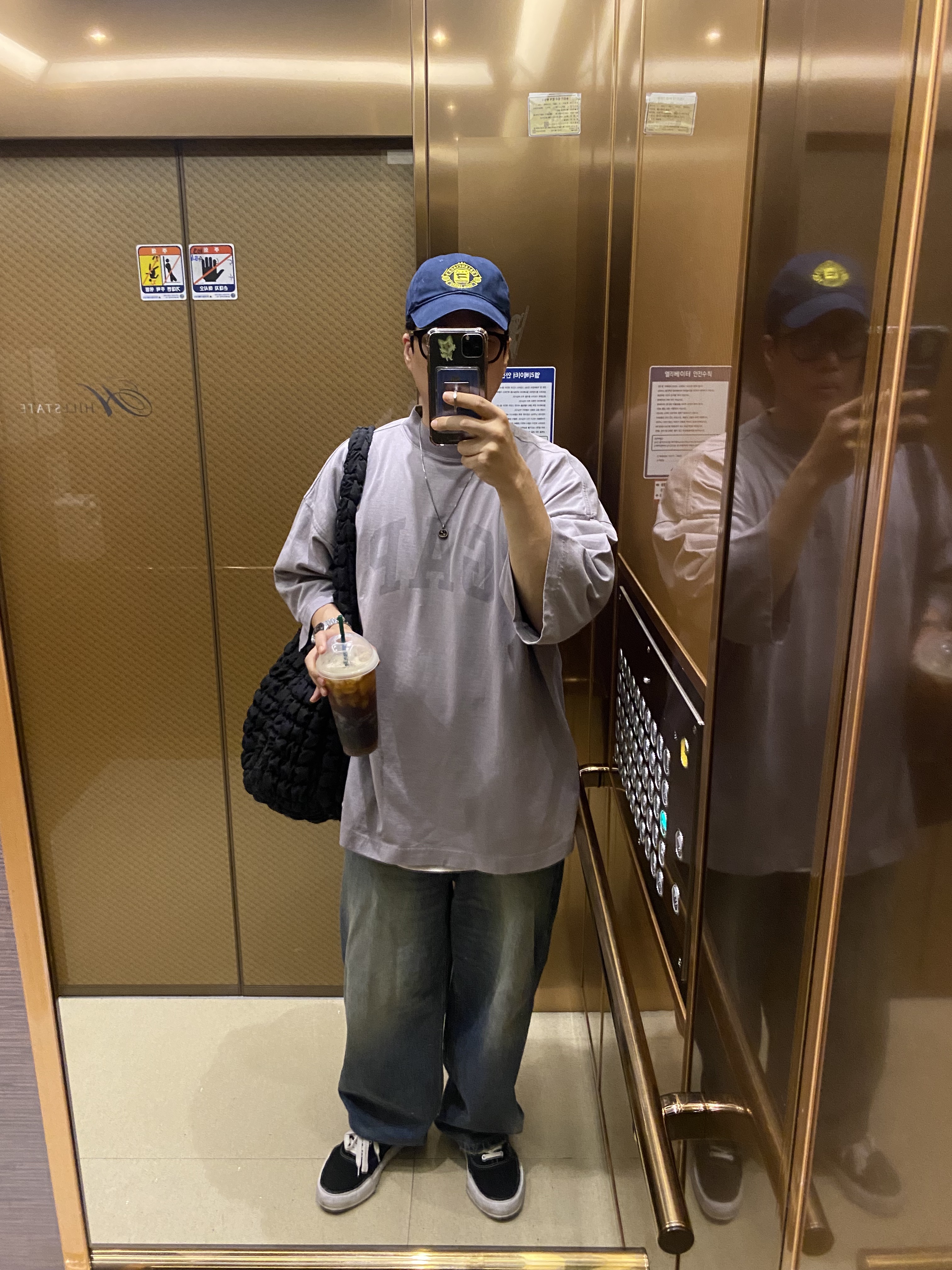 Yeezy Gap Engineered By Balenciaga Dove 3/4 Sleeve T-Shirt Grey, Maison Mihara Yasuhiro Baker OG Sole Canvas Low Cut Sneakers Black 착용 스타일