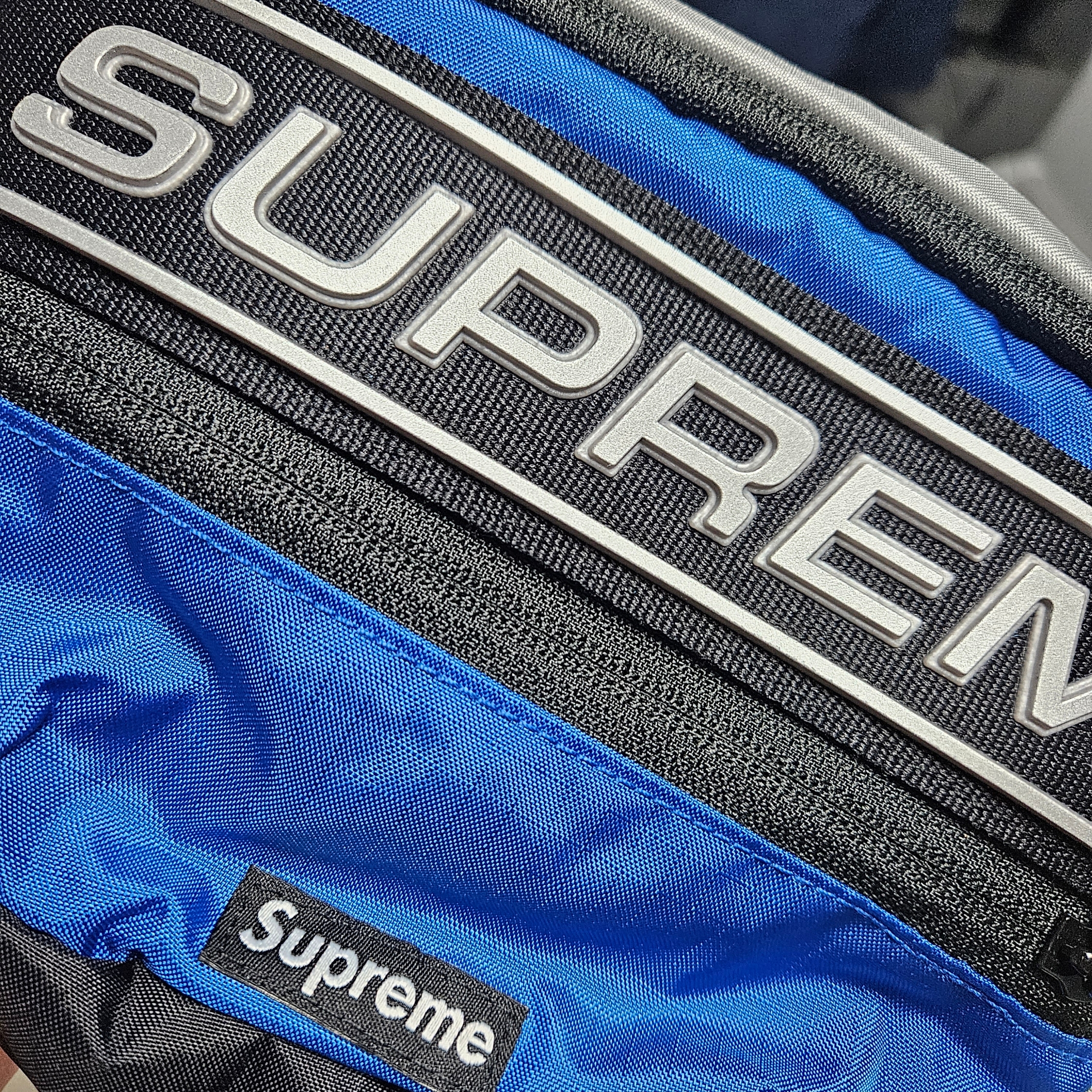 Supreme Waist Bag Blue - 23FW 착용 스타일
