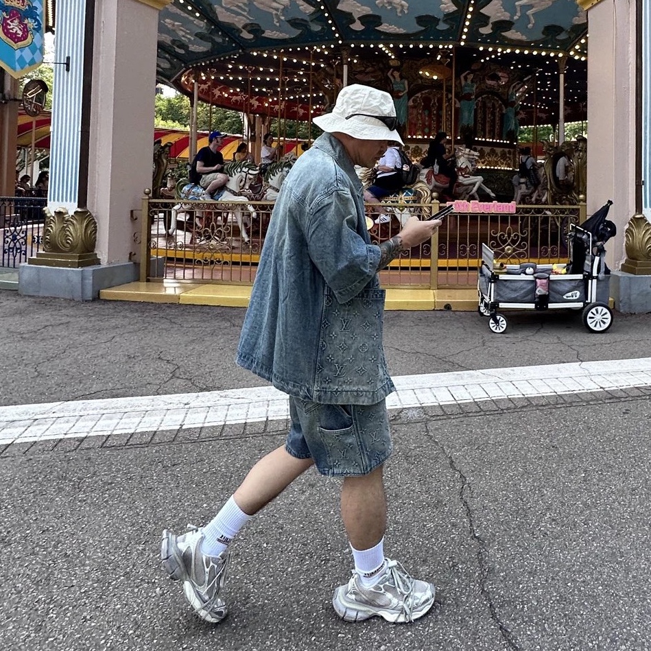 Balenciaga 3XL Sneakers Light Beige, Balenciaga 90s Oval Sunglasses Black 착용 스타일