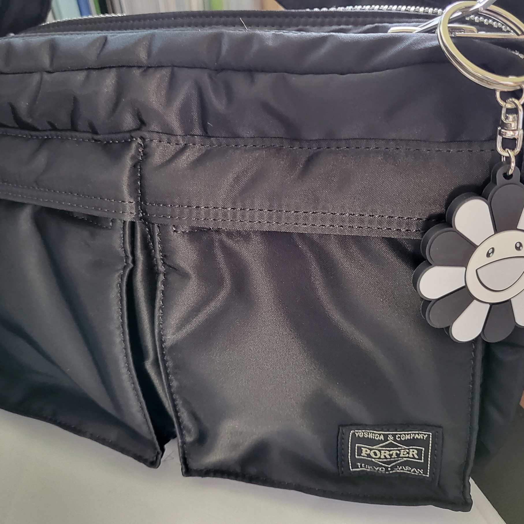 Kaikai Kiki Flower Rubber Keyring Gray Black, Porter Tanker Shoulder Bag S Black 착용 스타일