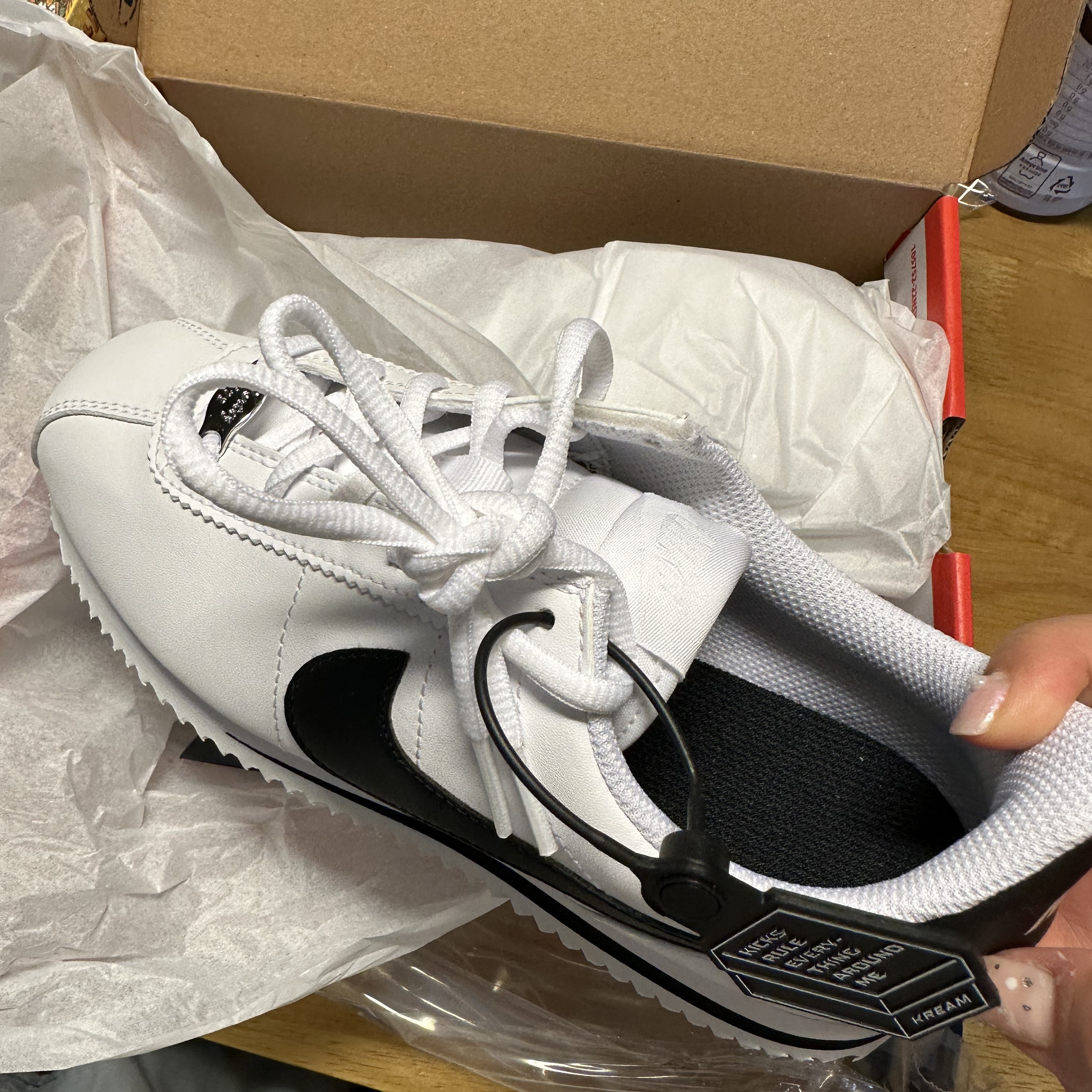 (GS) Nike Cortez Basic SL White Black 착용 스타일 - 2