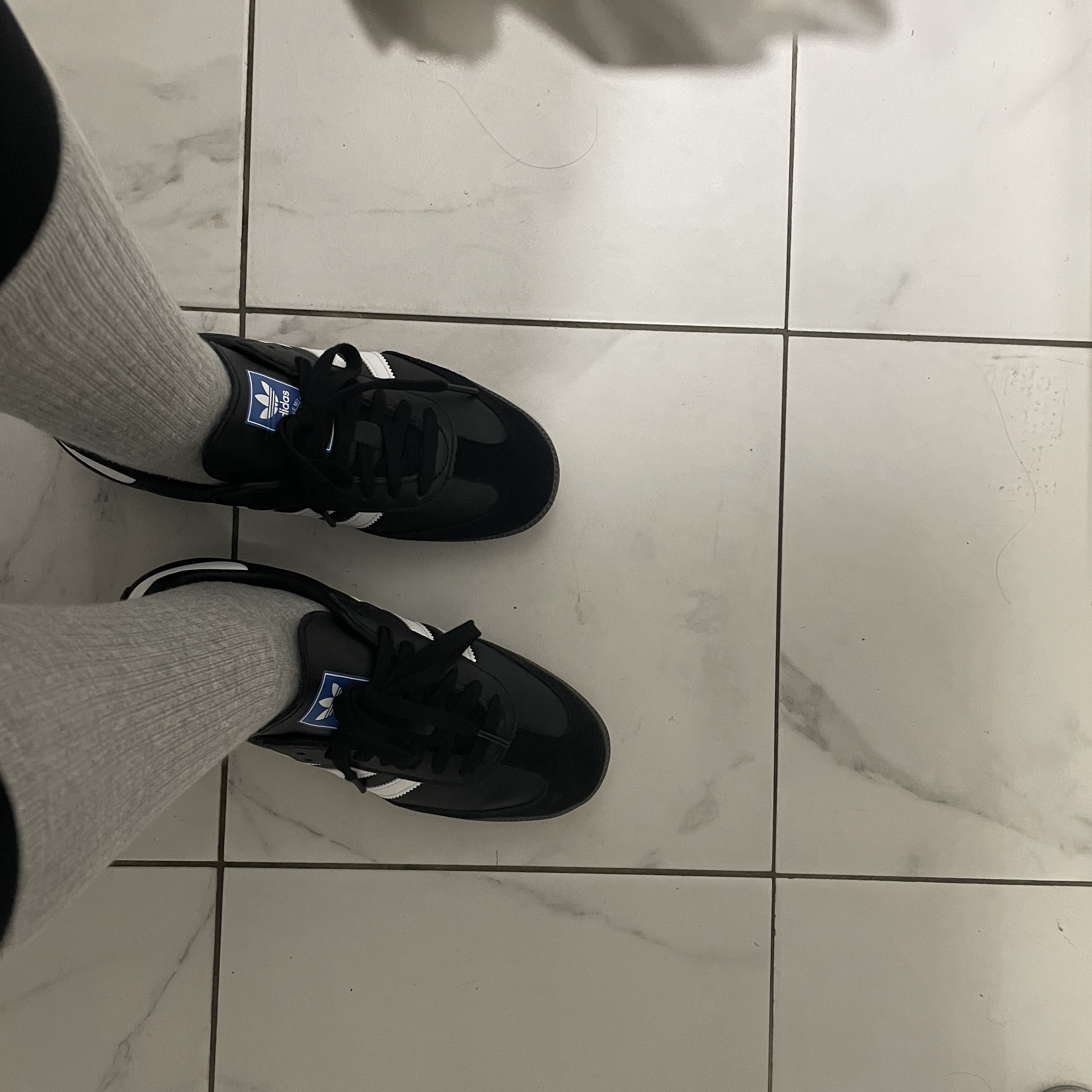Adidas Samba OG Black White Gum 착용 스타일
